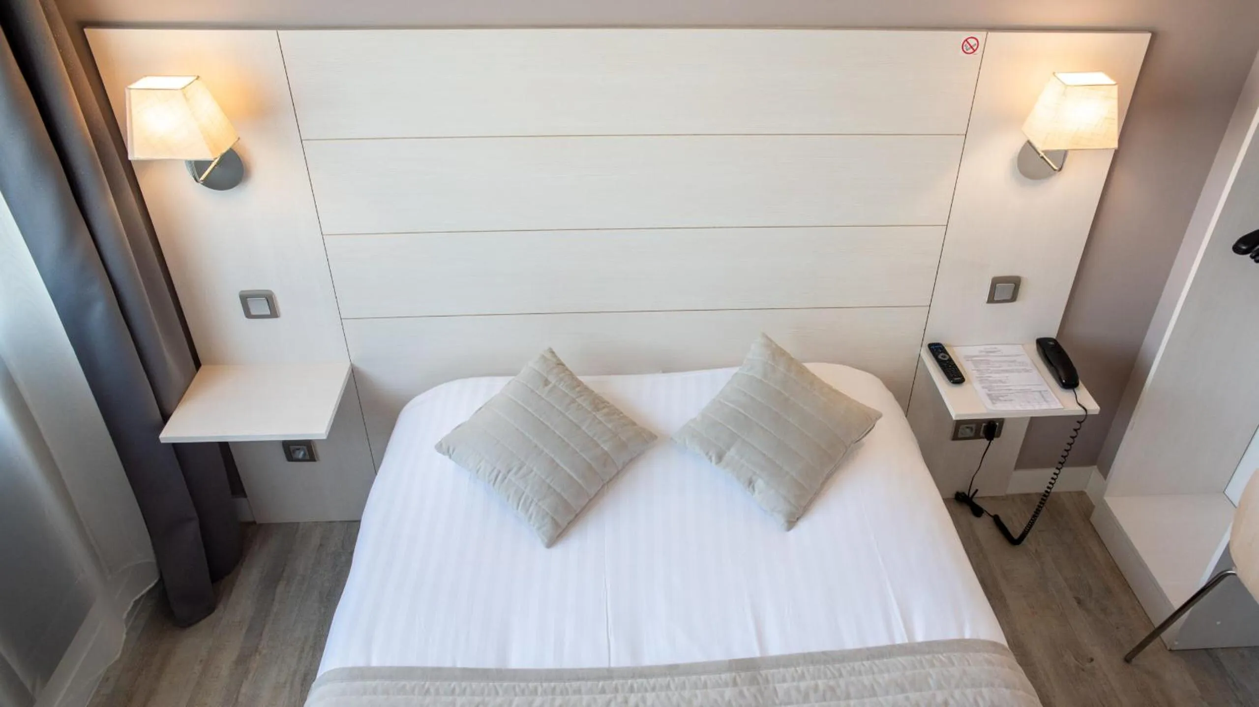 Bedroom, Bed in Hôtel Garabel