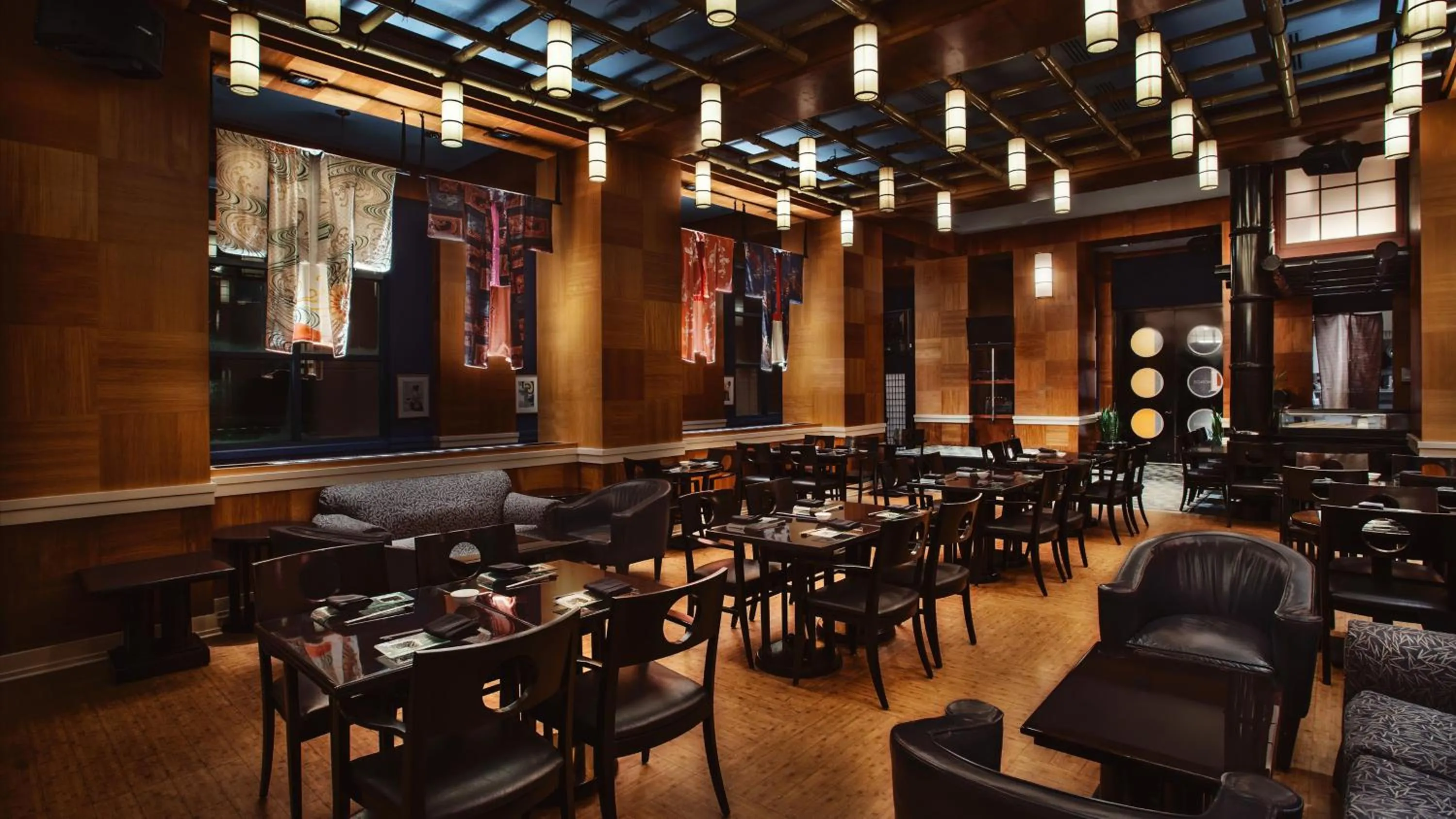 Restaurant/places to eat in Walt Disney World Swan