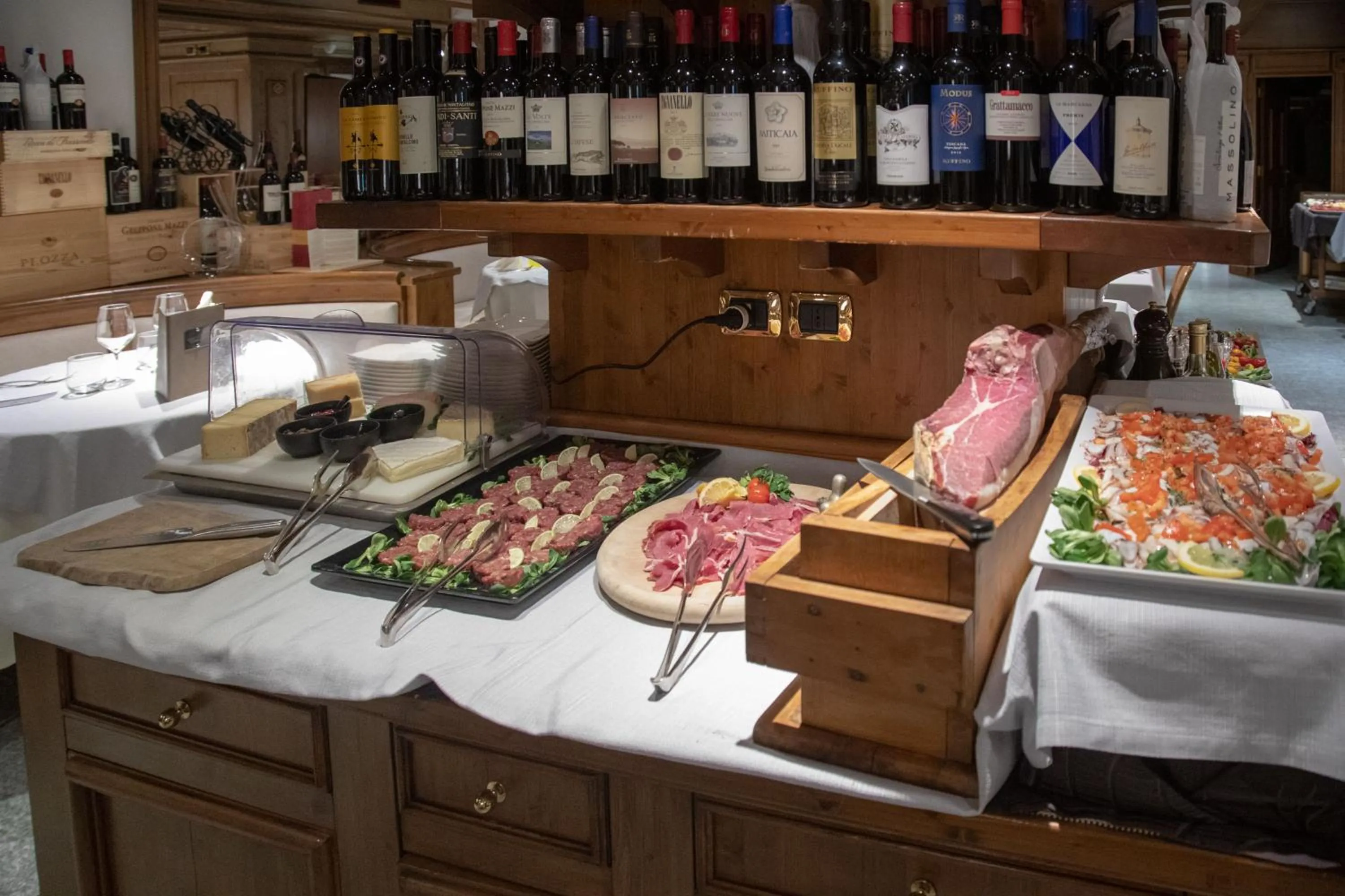 Restaurant/places to eat in Hotel Compagnoni