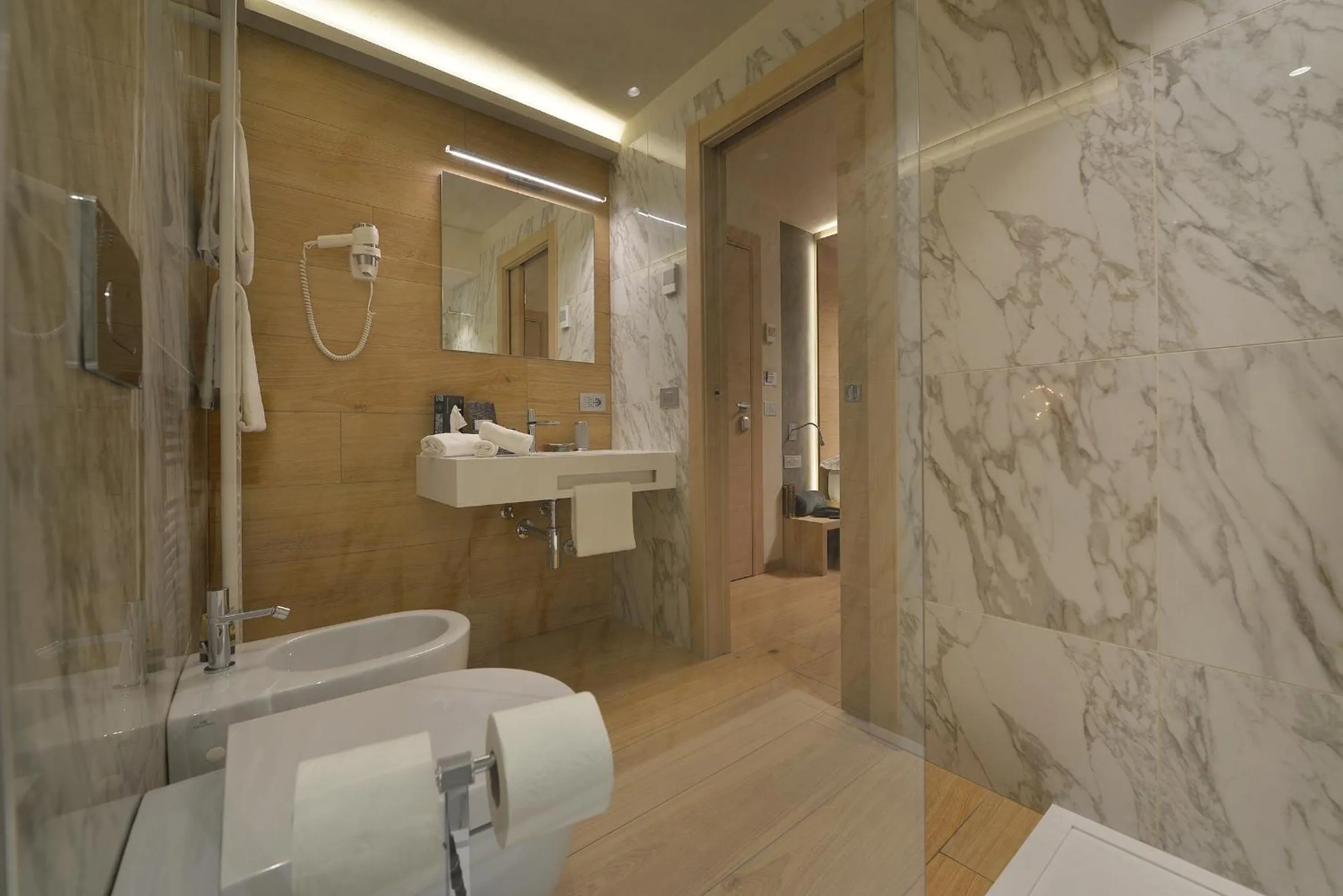 Shower in Hotel Compagnoni