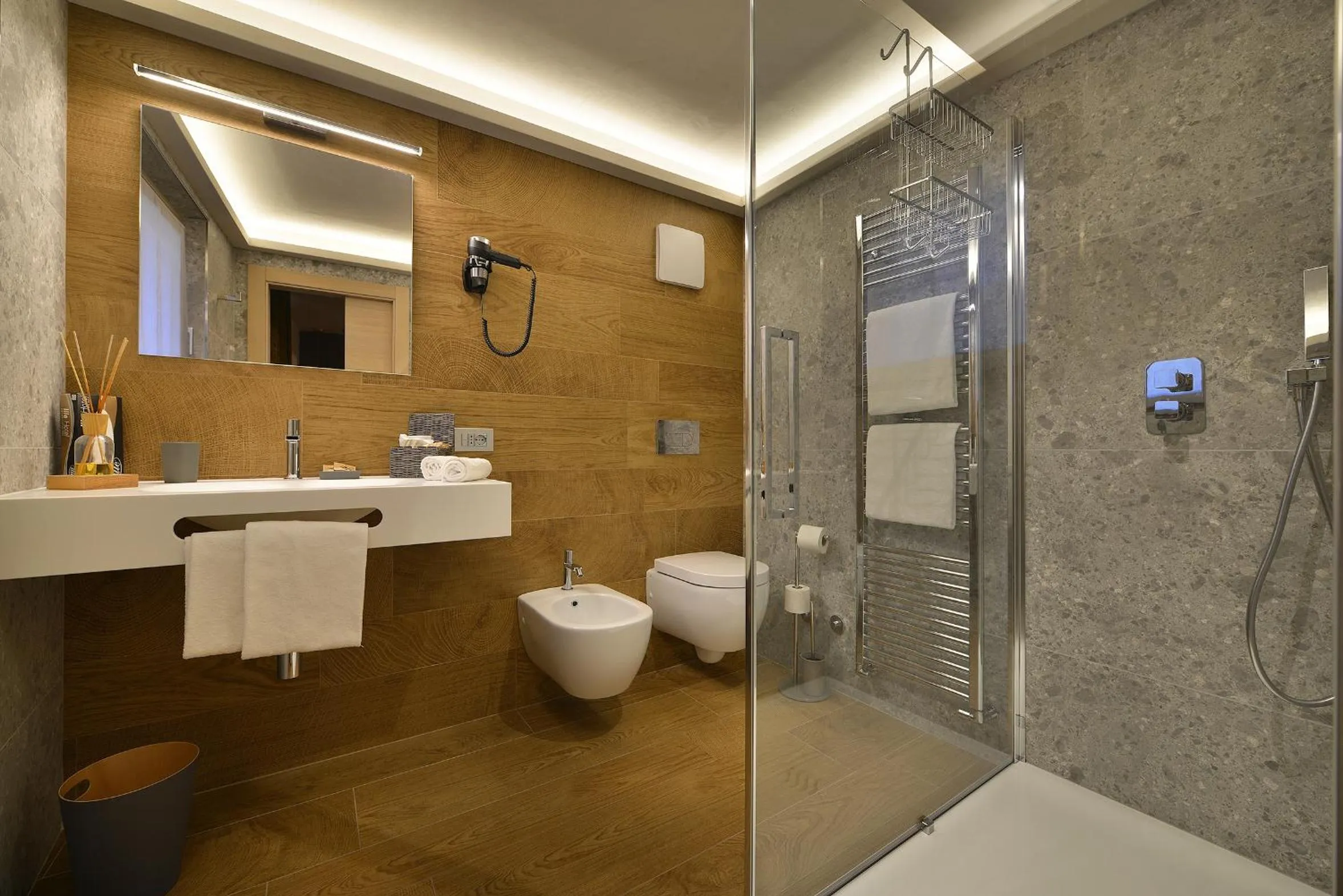 Shower in Hotel Compagnoni