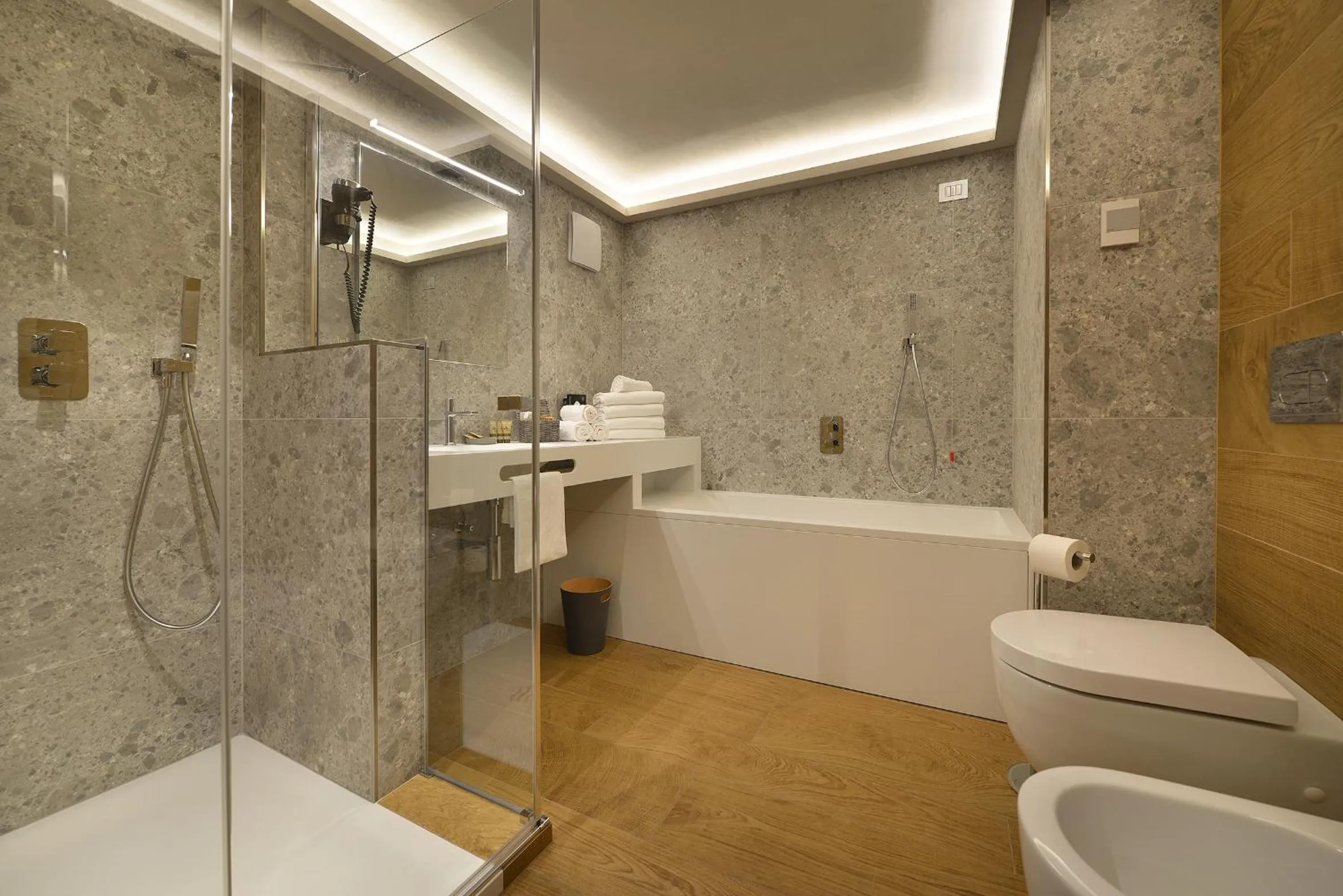 Shower in Hotel Compagnoni