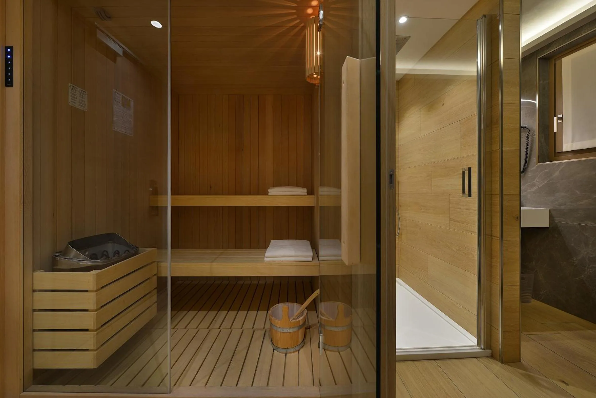 Shower in Hotel Compagnoni