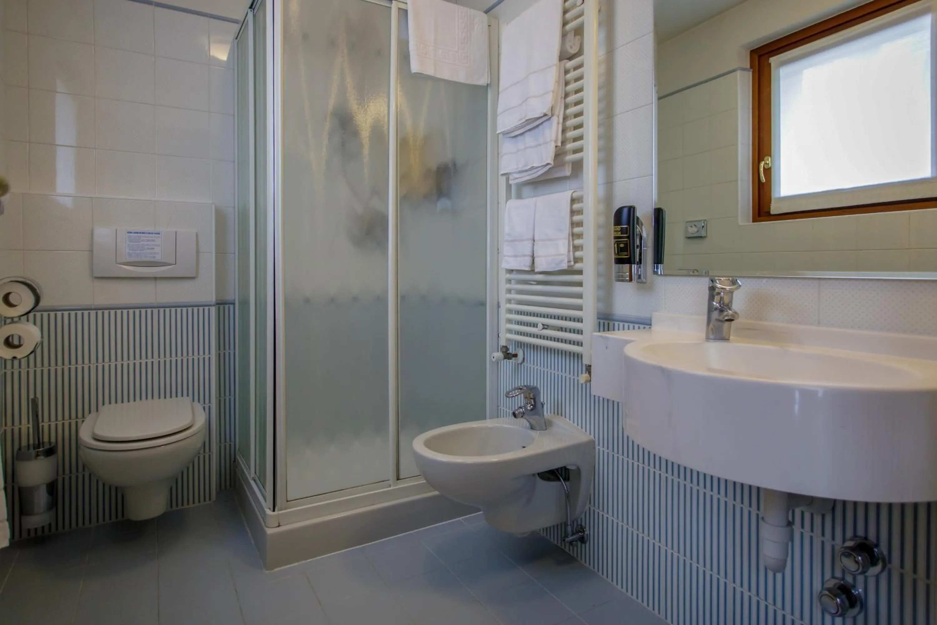 Shower in Hotel Compagnoni