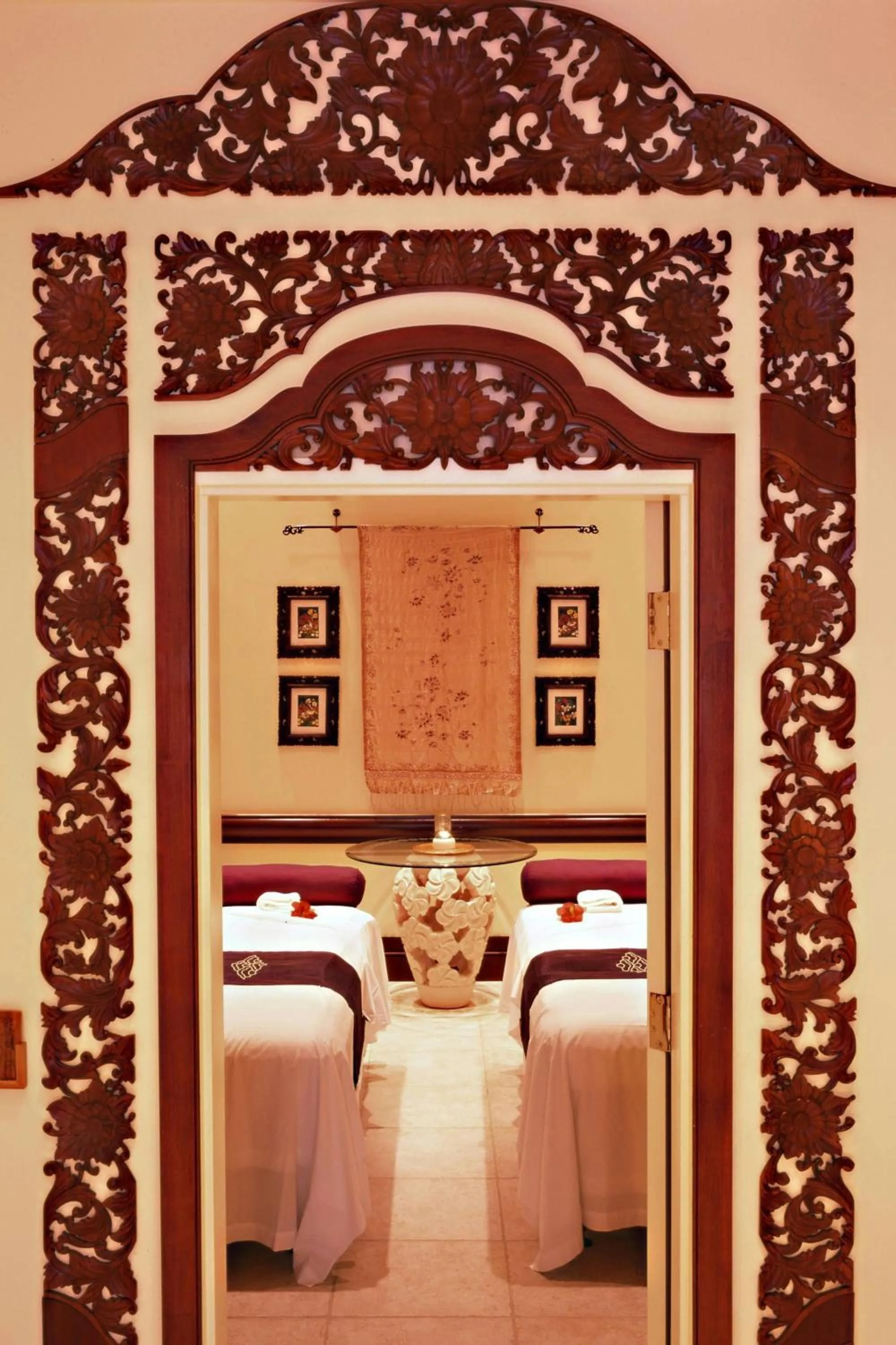 Spa and wellness centre/facilities, Bed in Walt Disney World Dolphin