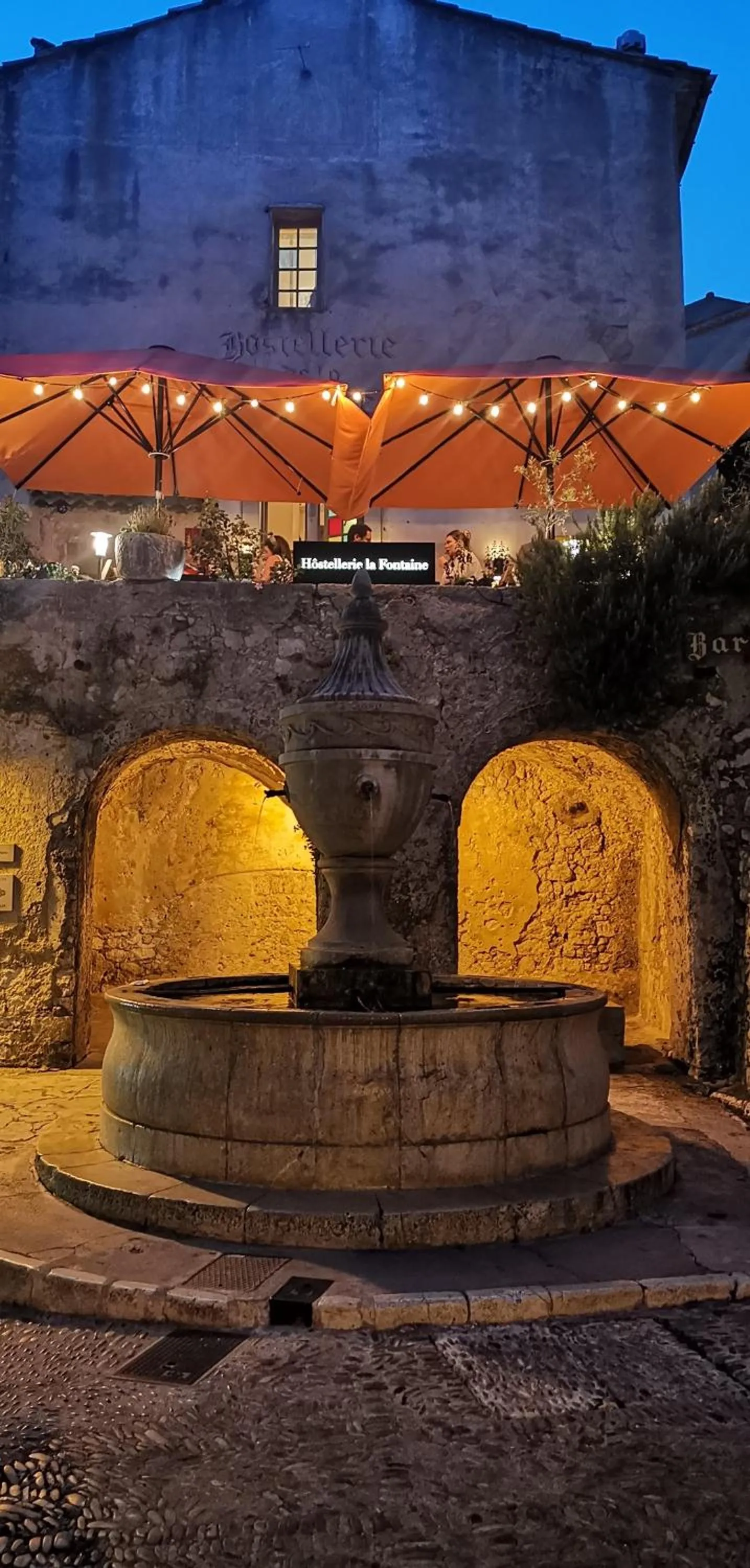 Dining area in Hostellerie de la fontaine