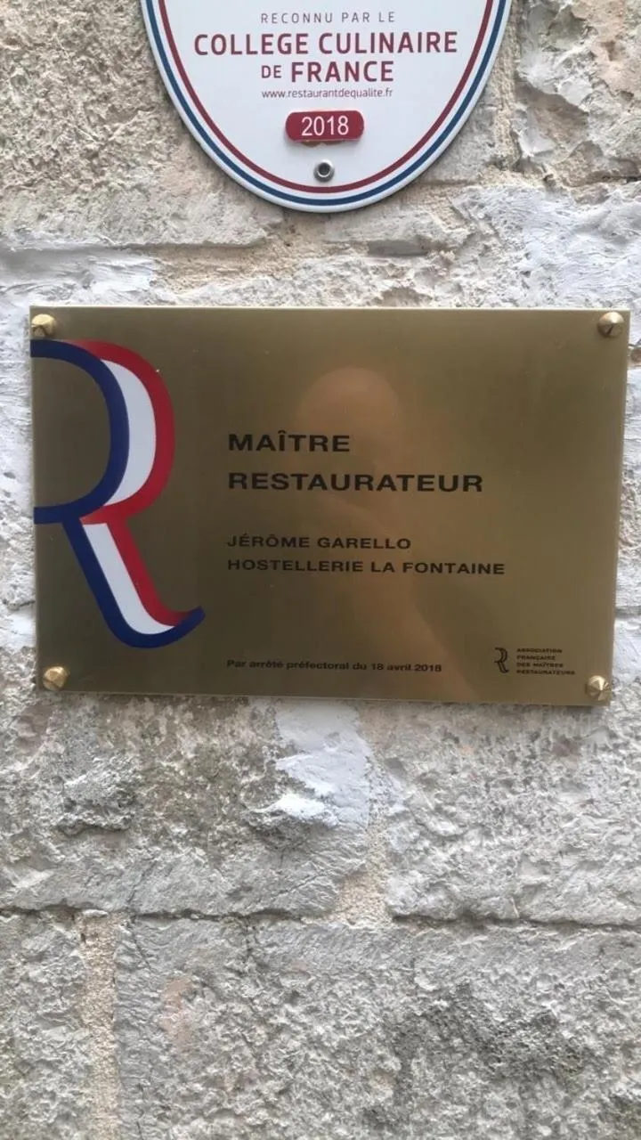 Dining area in Hostellerie de la fontaine