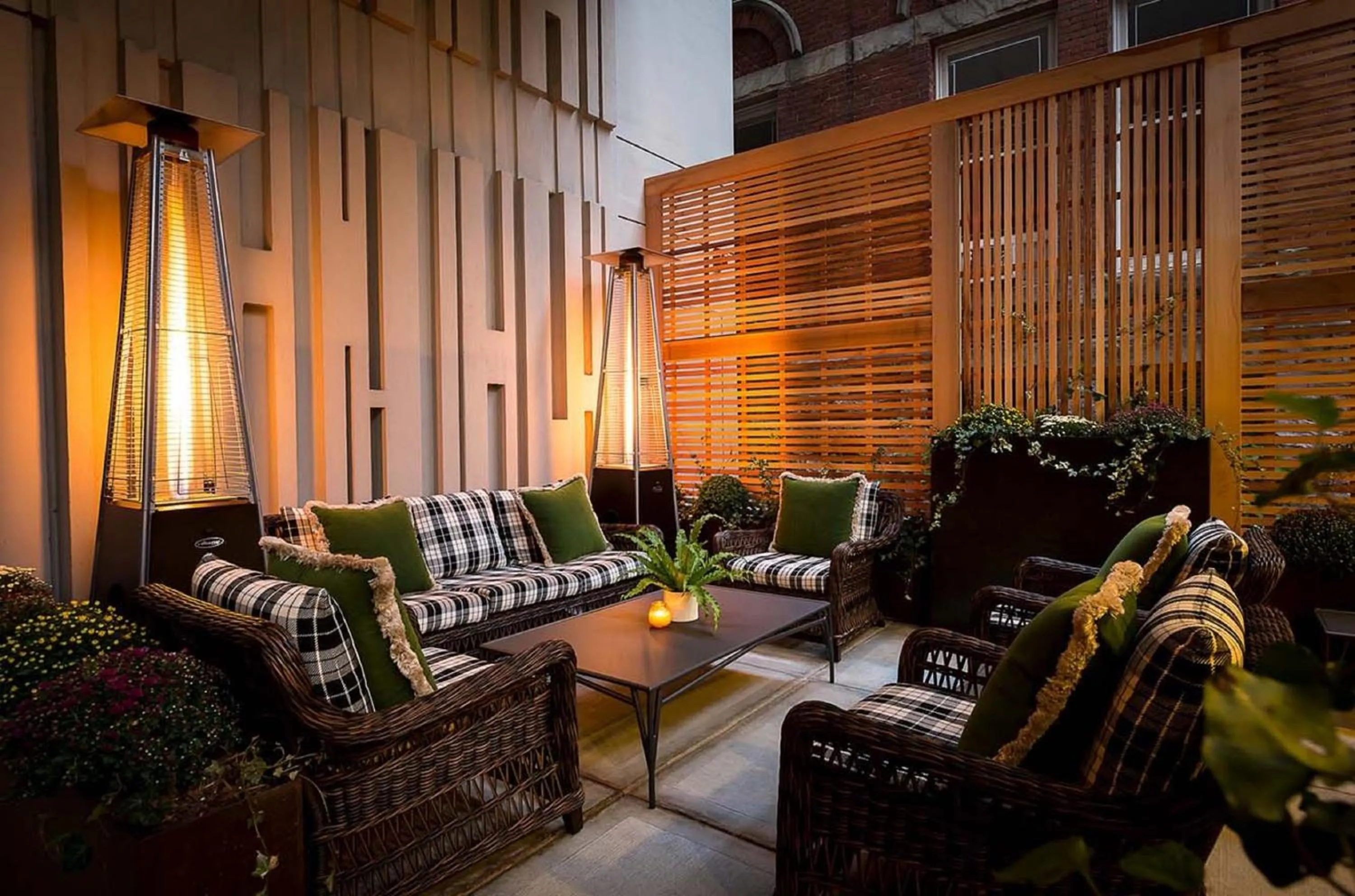 Lounge or bar in Graduate by Hilton Ann Arbor