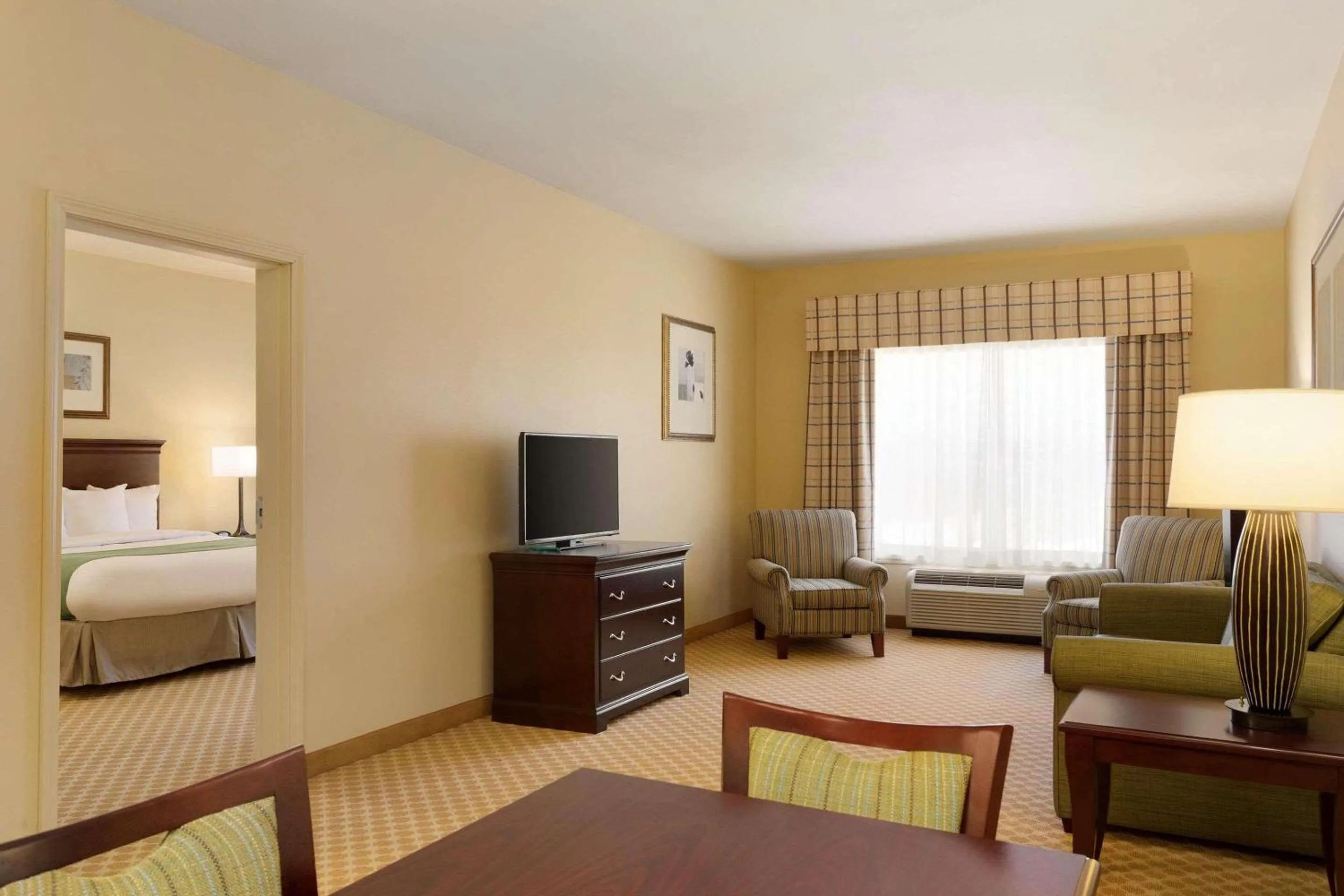 Bedroom, Bed in Country Inn & Suites by Radisson, Pineville, LA