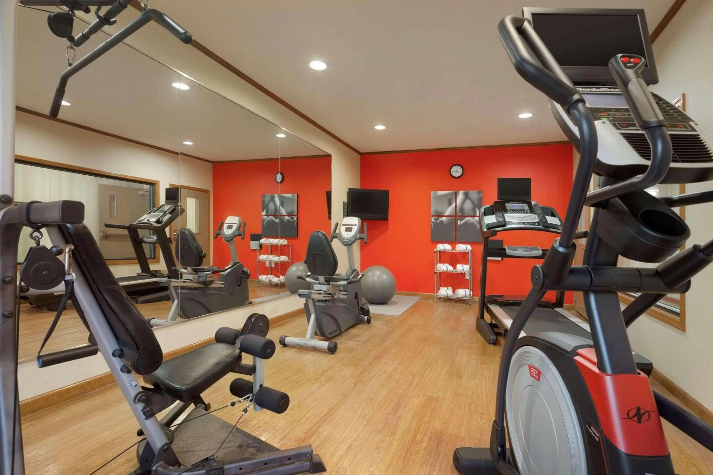 Fitness centre/facilities in Country Inn & Suites by Radisson, Pineville, LA