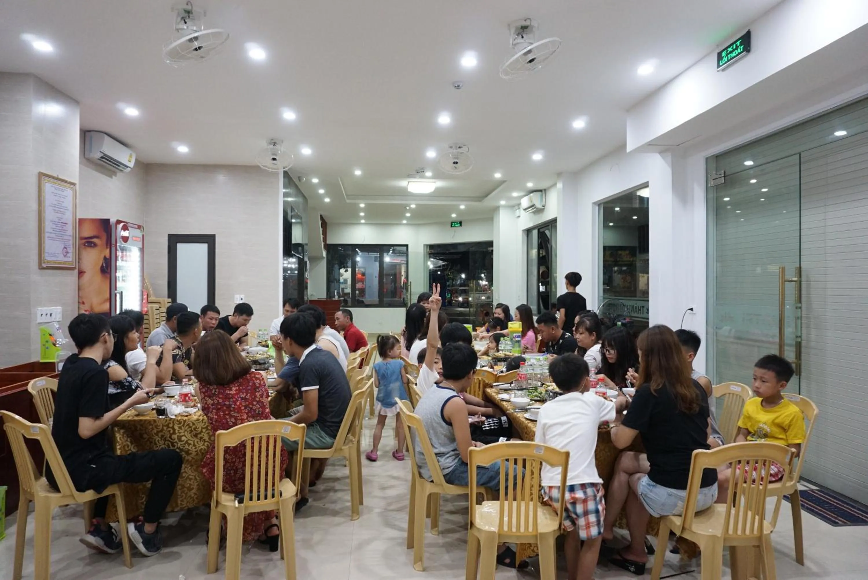 group of guests in Thanh Tu Hotel