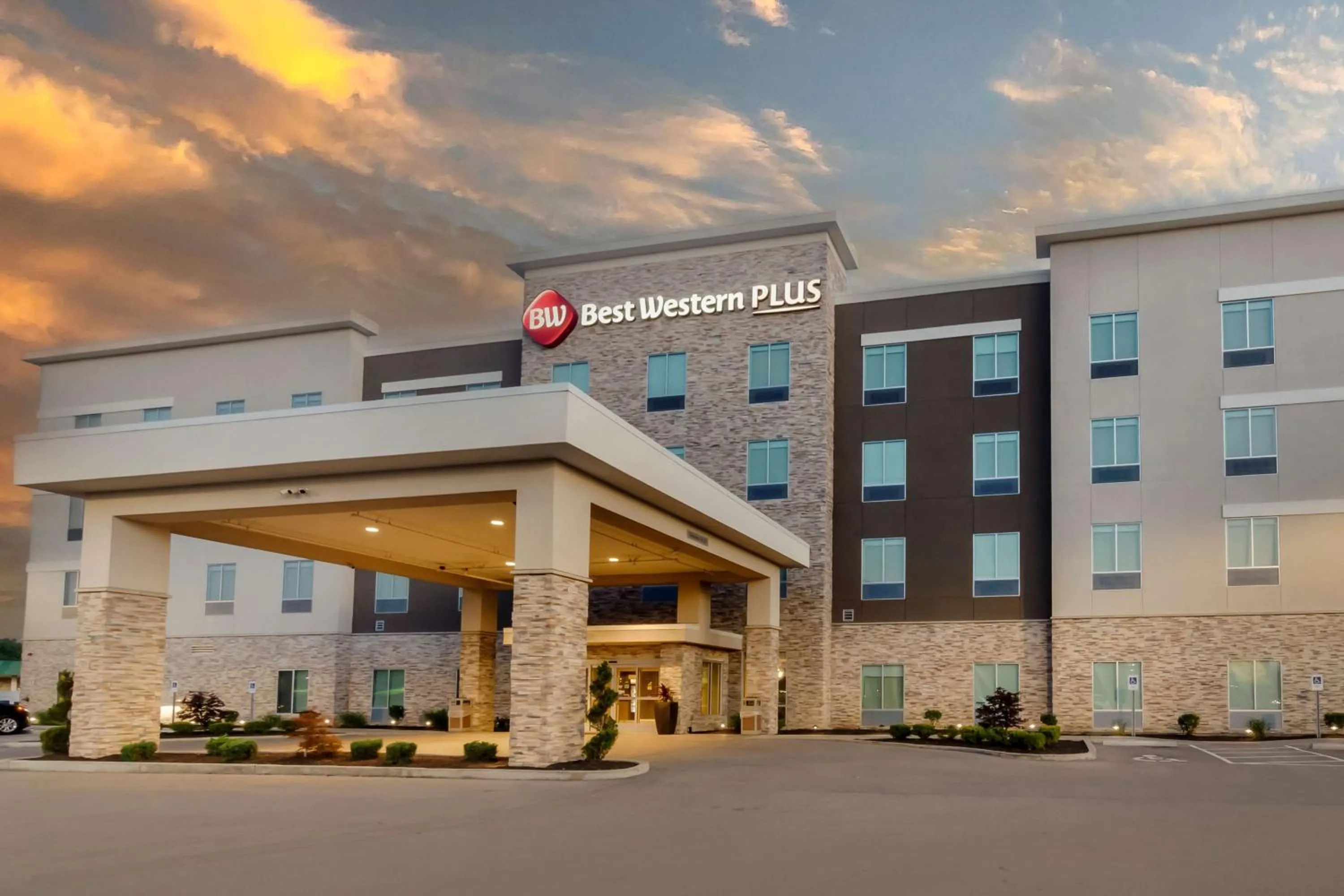 Property building in Best Western Plus St. Louis Airport Hotel