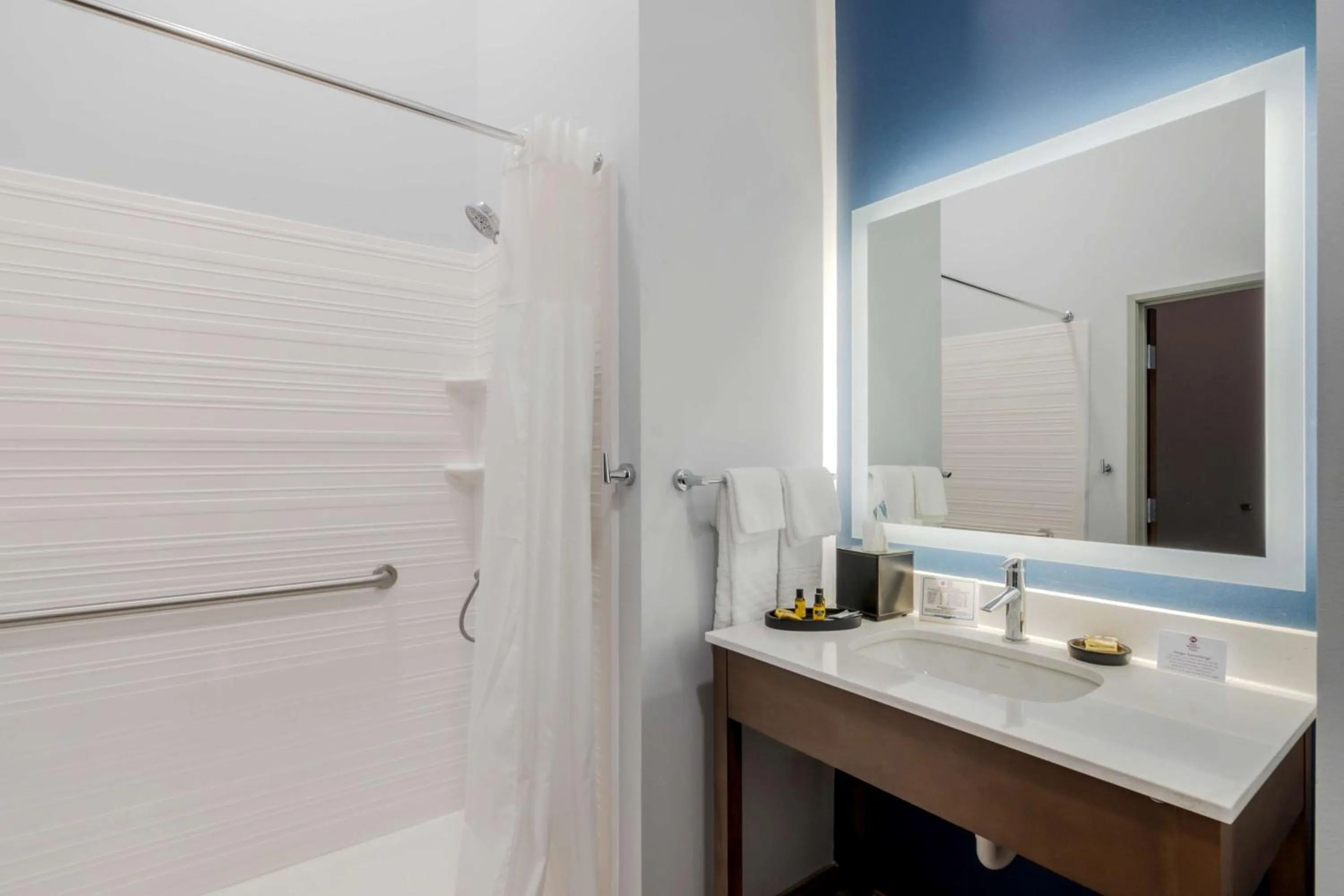 Bathroom in Best Western Plus St. Louis Airport Hotel