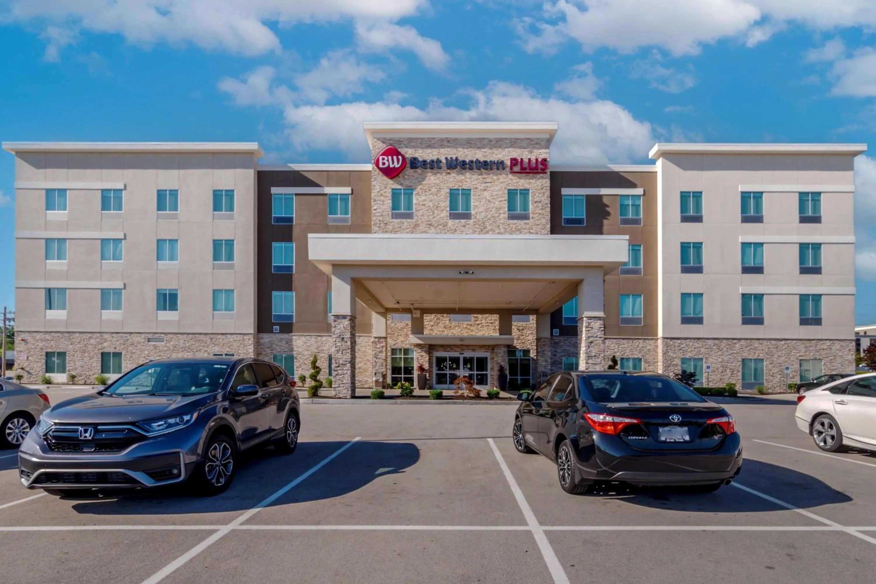 Property building in Best Western Plus St. Louis Airport Hotel