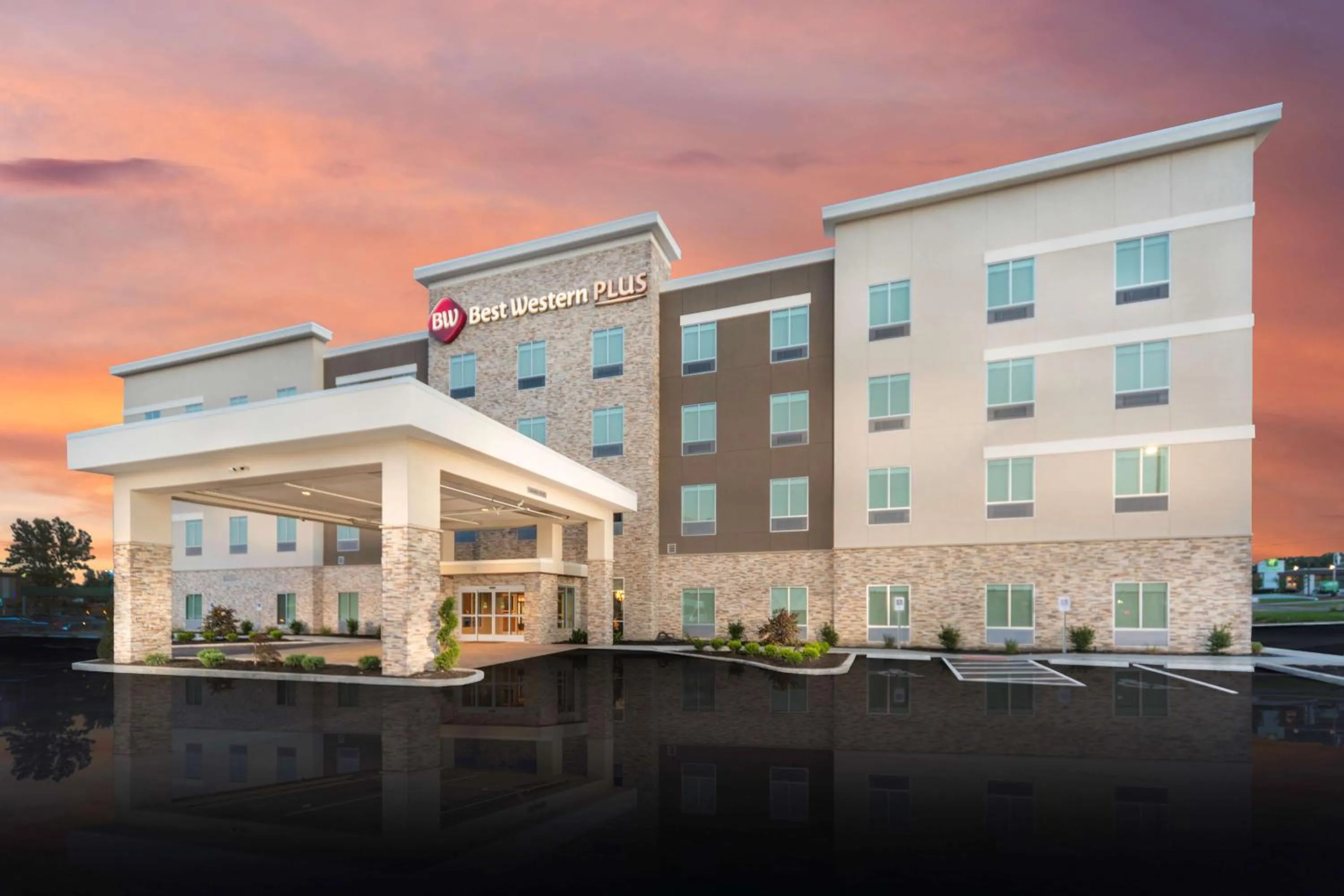 Property building in Best Western Plus St. Louis Airport Hotel