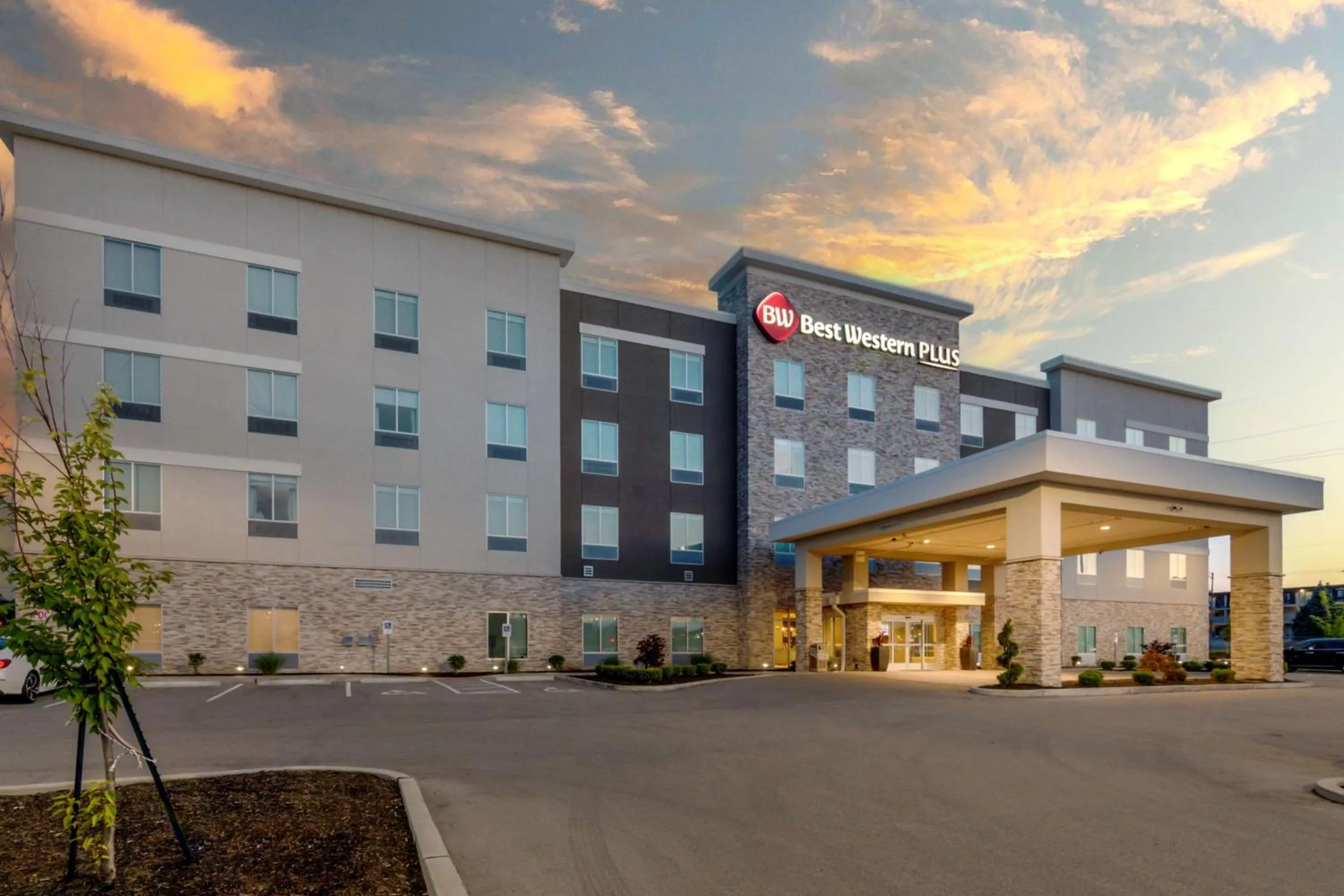 Property building in Best Western Plus St. Louis Airport Hotel