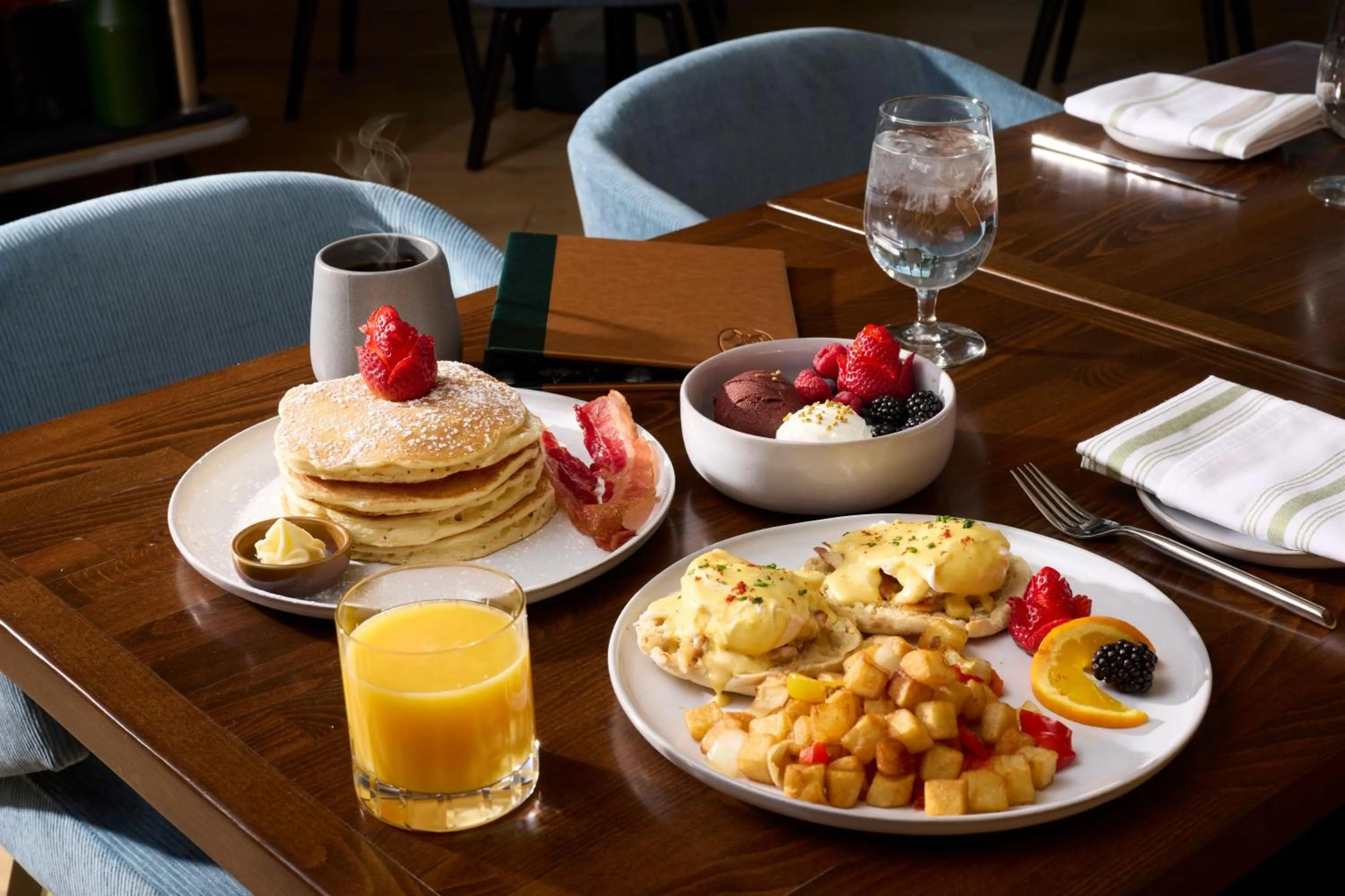 Food and drinks in Hotel Alpenrock Breckenridge, Curio Collection by Hilton