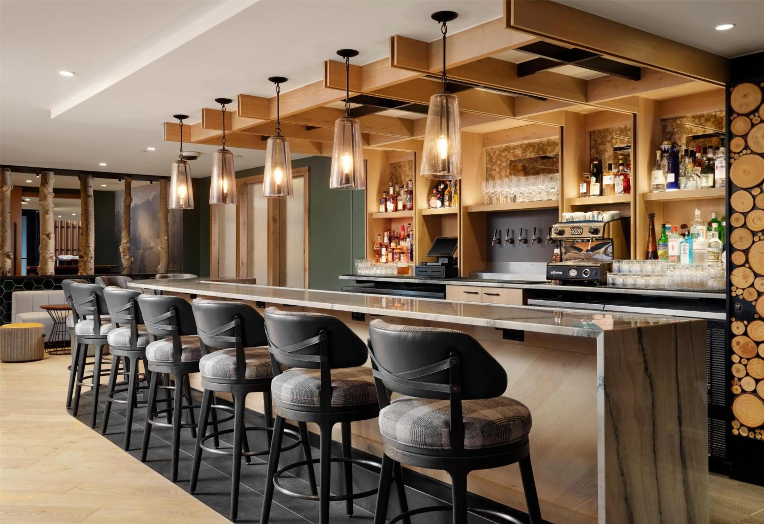 Lounge or bar in Hotel Alpenrock Breckenridge, Curio Collection by Hilton