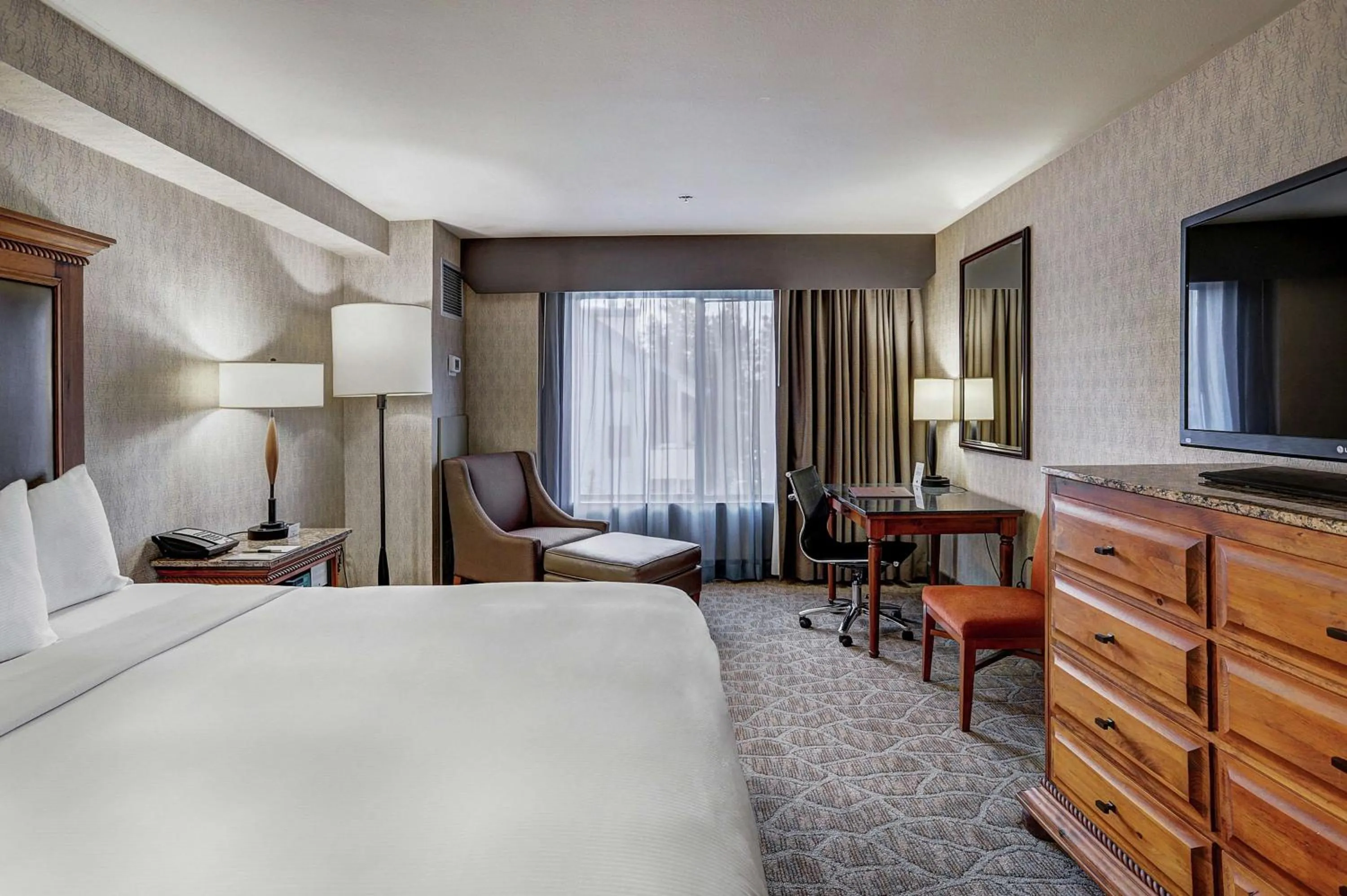 King Room - Non-Smoking in Hotel Alpenrock Breckenridge, Curio Collection by Hilton