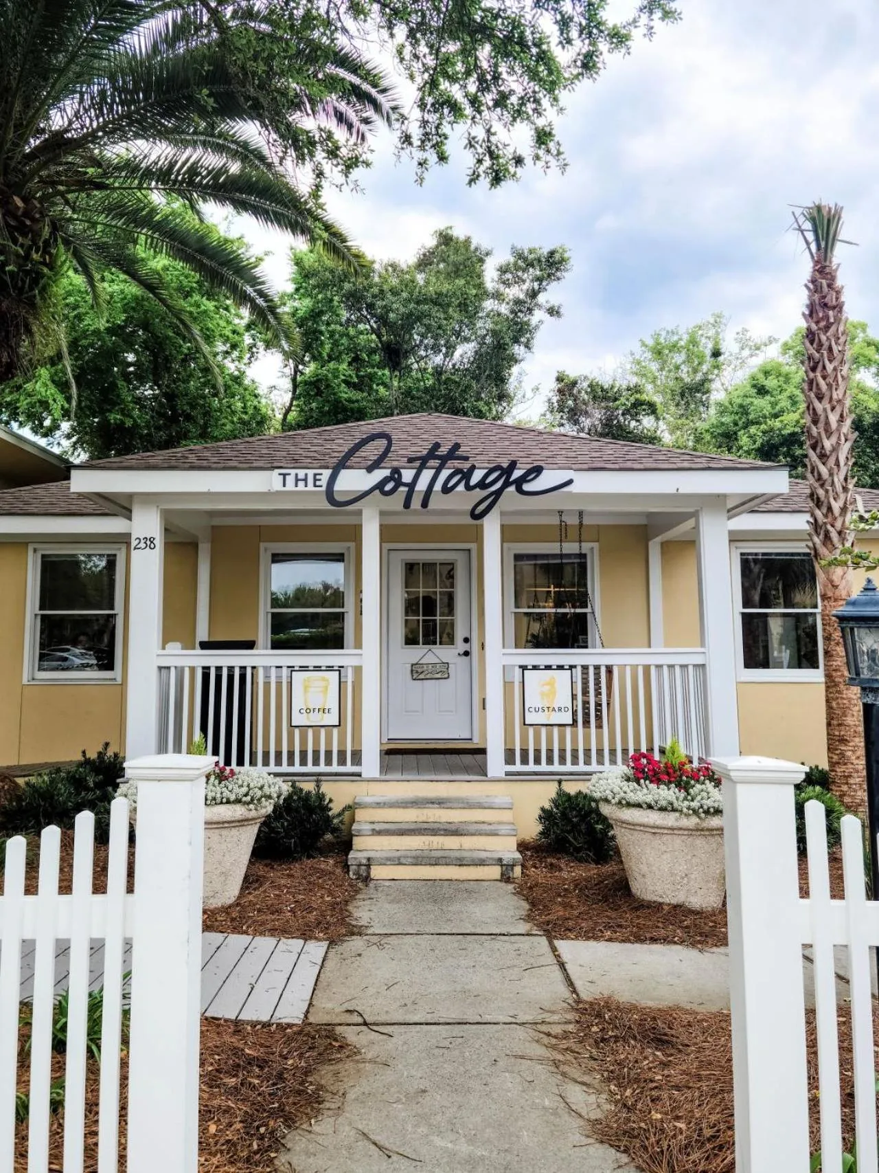 Restaurant/places to eat in The King and Prince Beach & Golf Resort