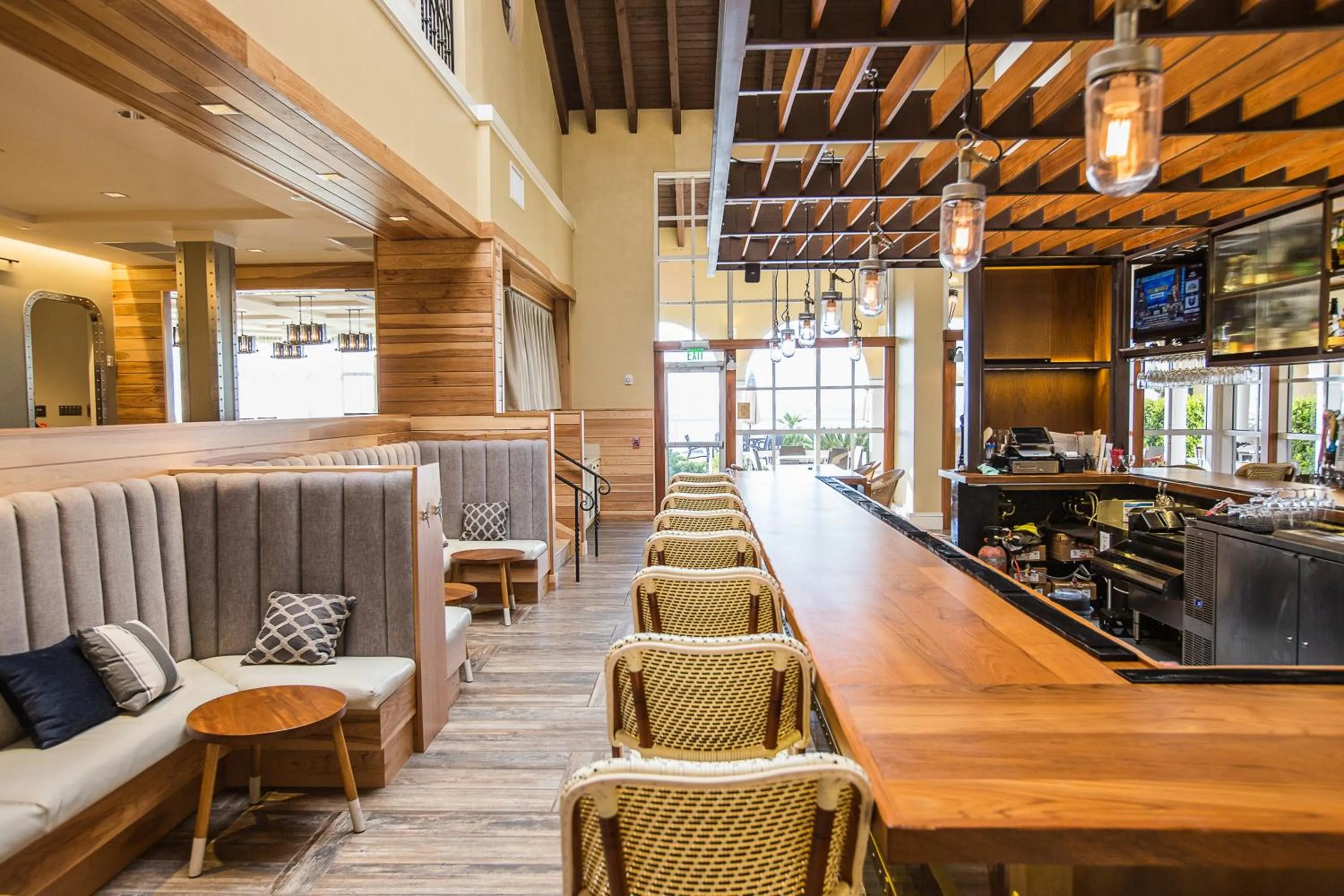 Lounge or bar in The King and Prince Beach & Golf Resort