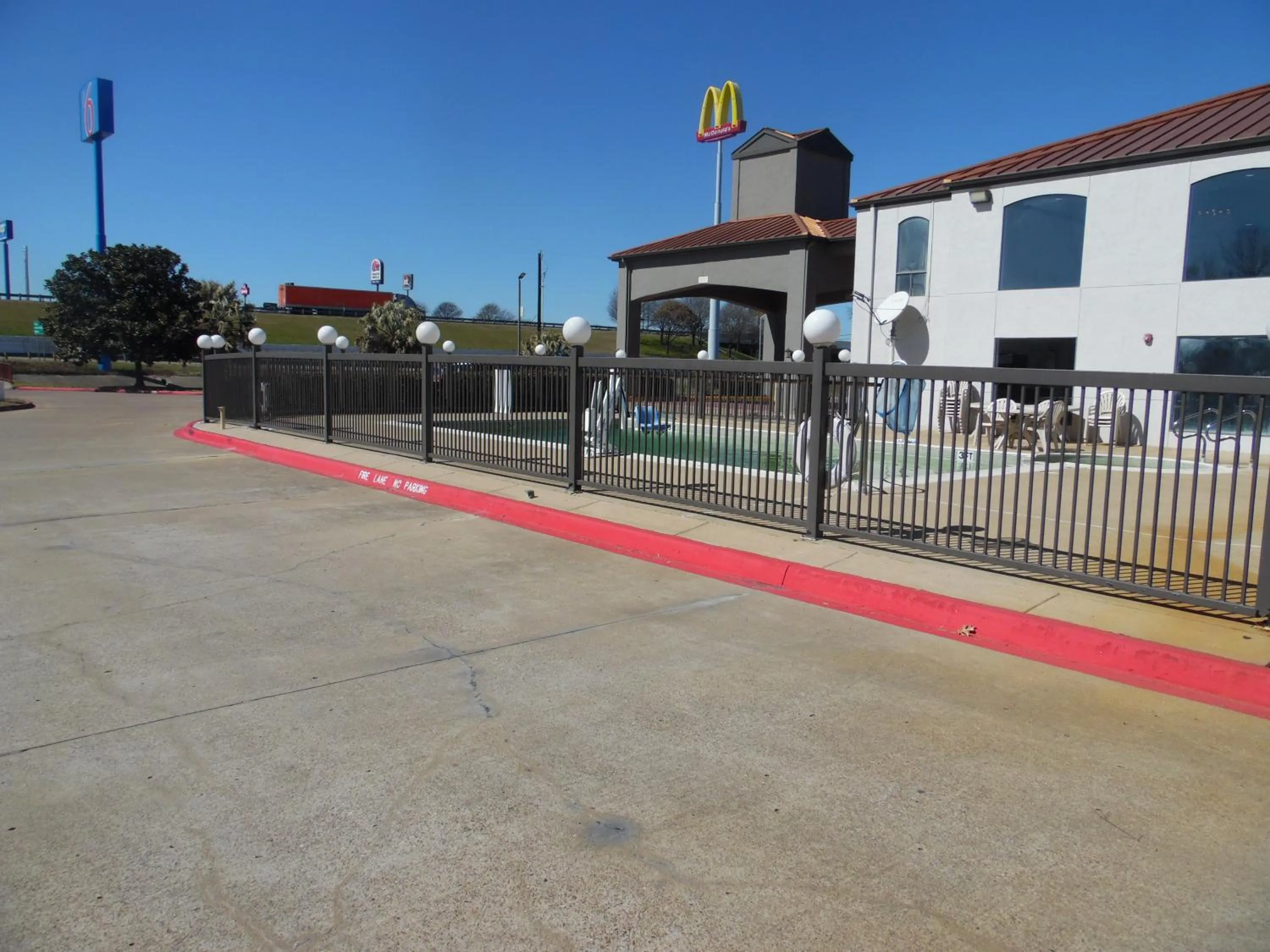 Property building in Motel 6-Ennis, TX