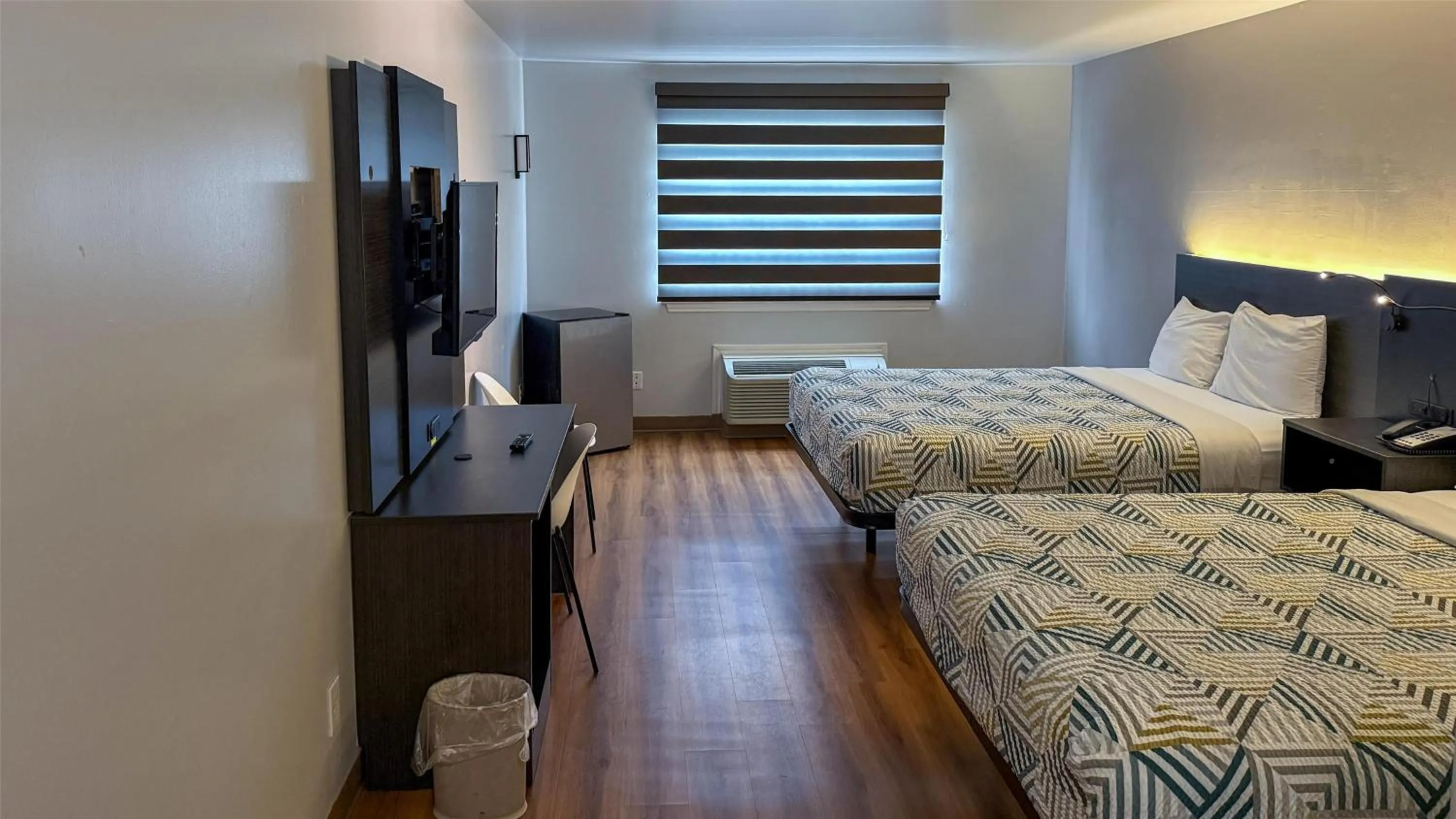 Bedroom, Bed in Motel 6-Ennis, TX