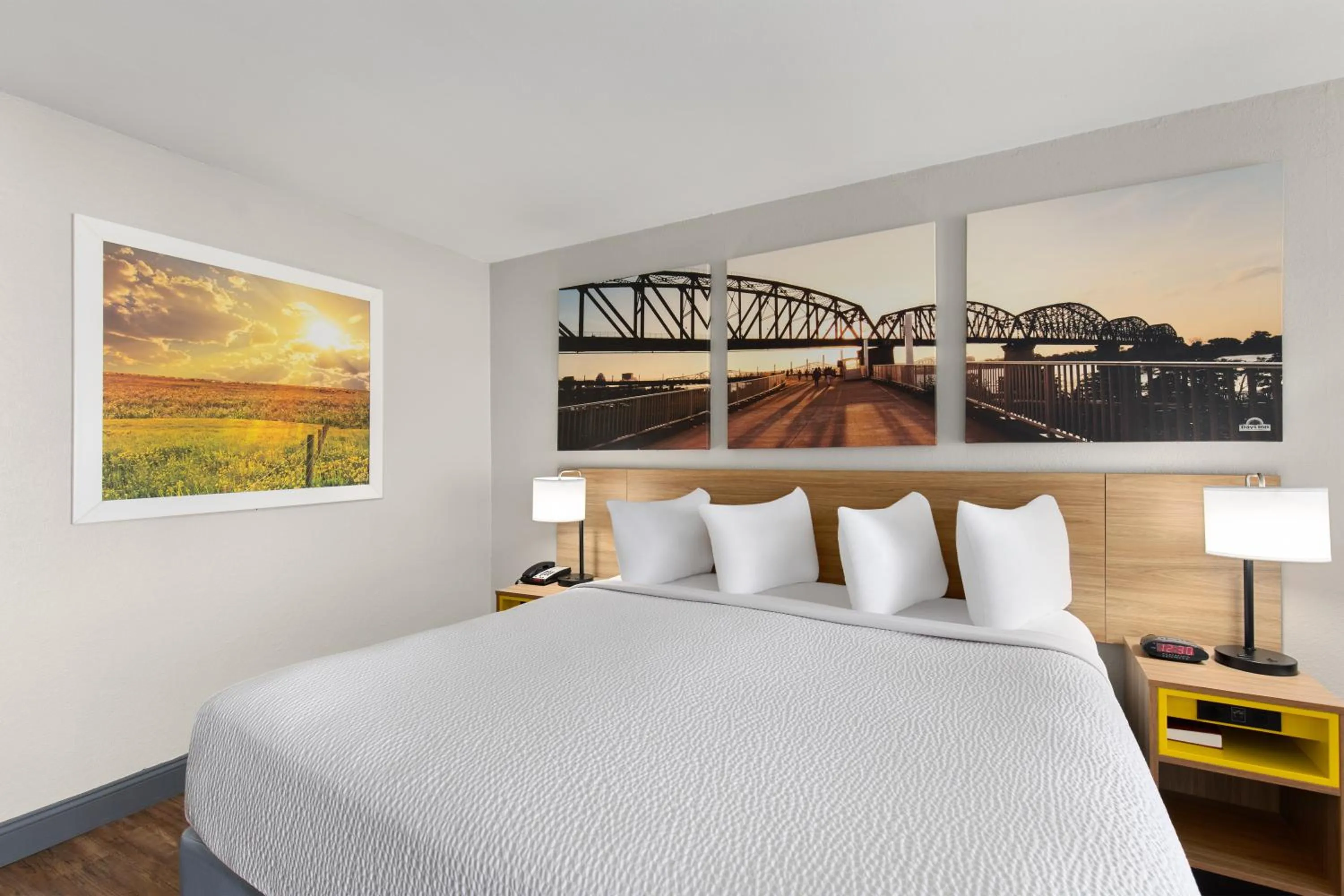 Bedroom, Bed in Days Inn by Wyndham Carlisle