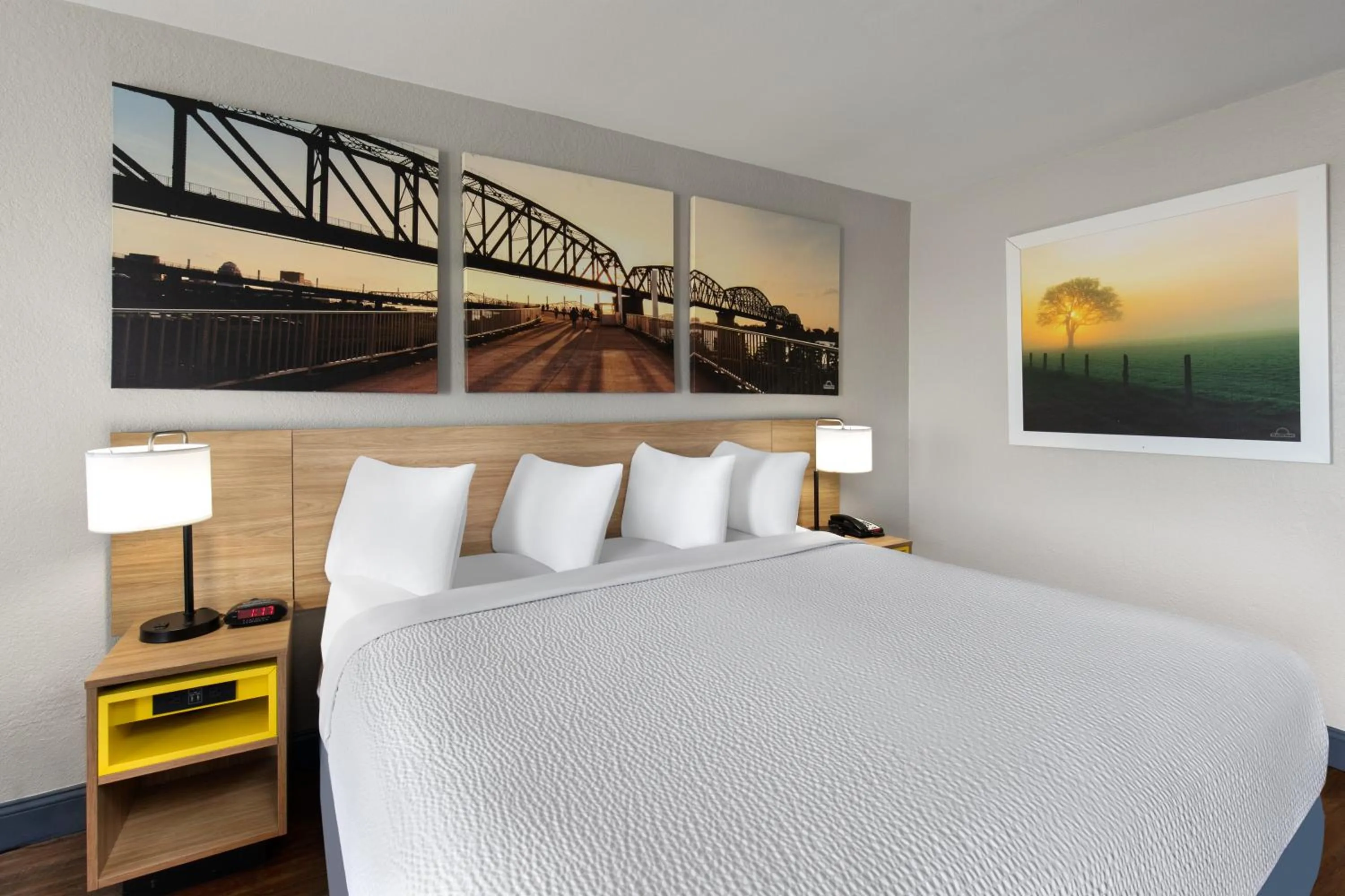 Bedroom, Bed in Days Inn by Wyndham Carlisle