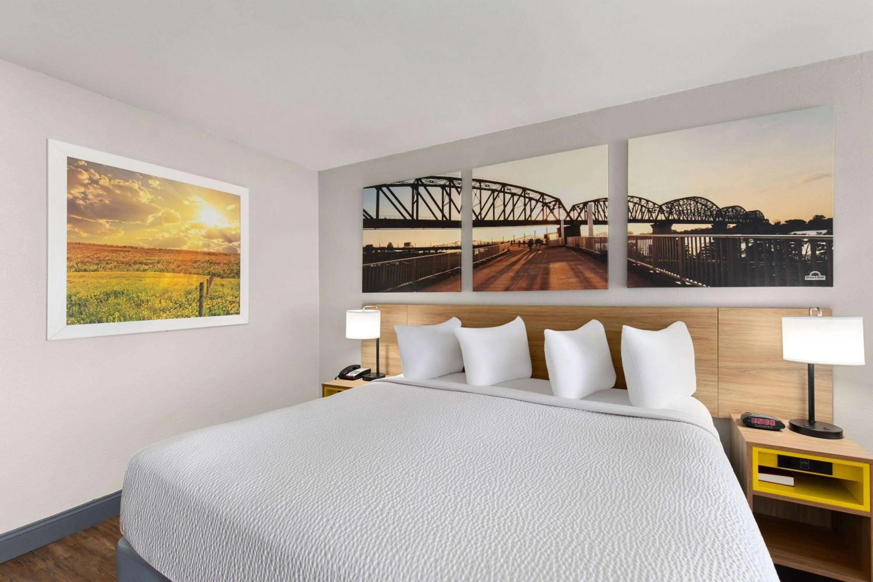 Photo of the whole room, Bed in Days Inn by Wyndham Carlisle