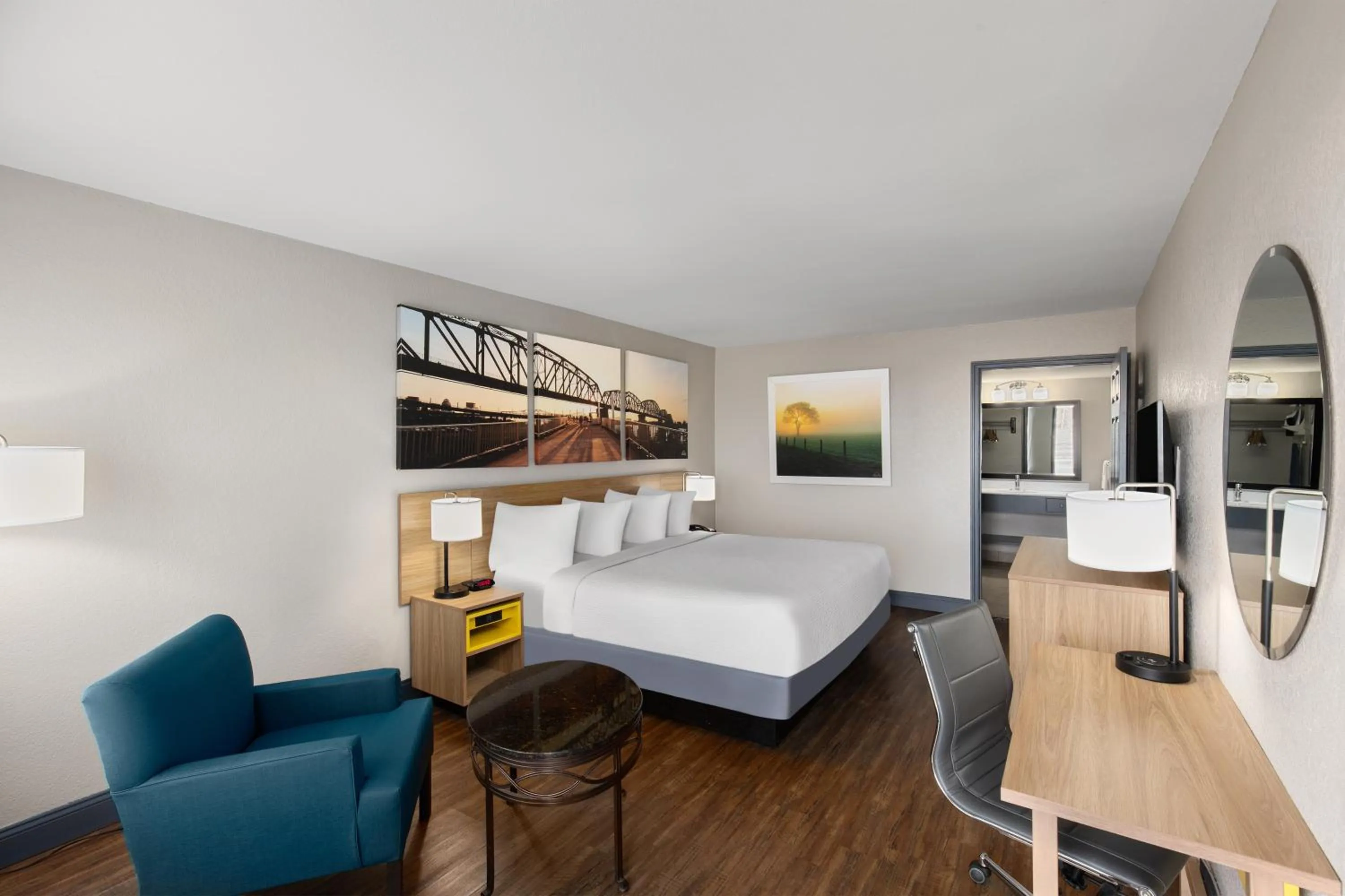 Bedroom, Bed in Days Inn by Wyndham Carlisle