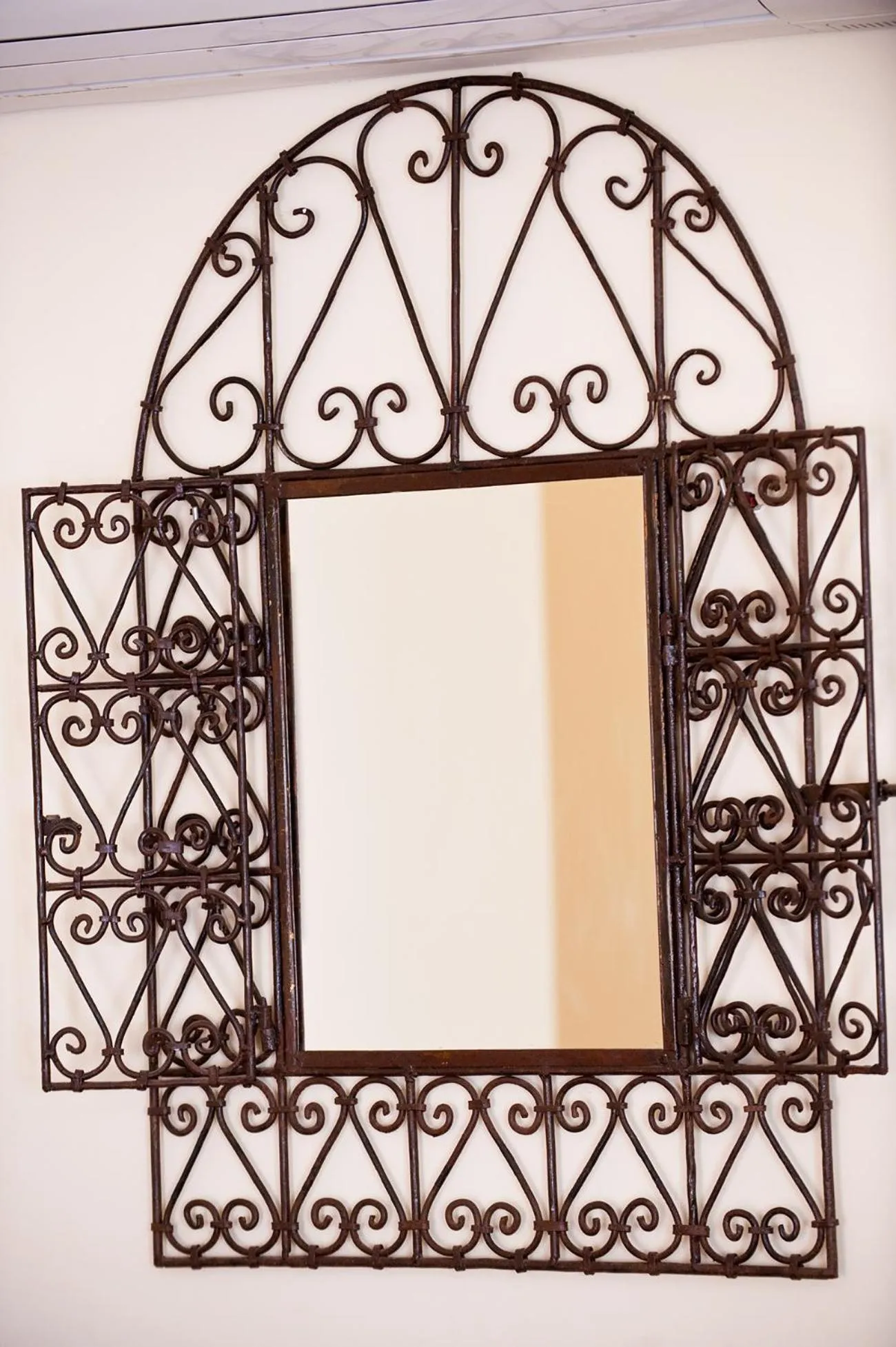 Decorative detail in Dar Maktoub