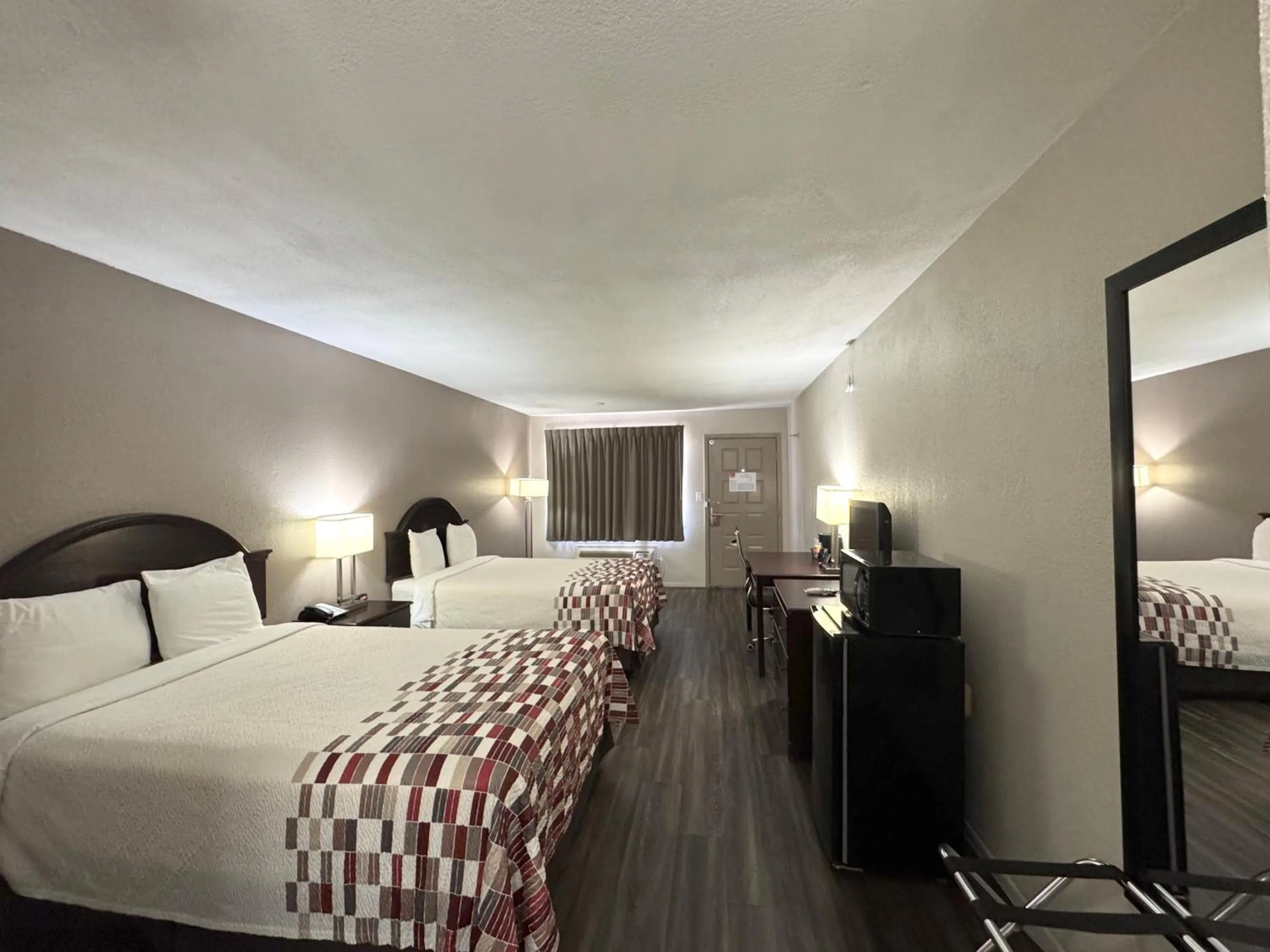 Bed in Econo Lodge Childress