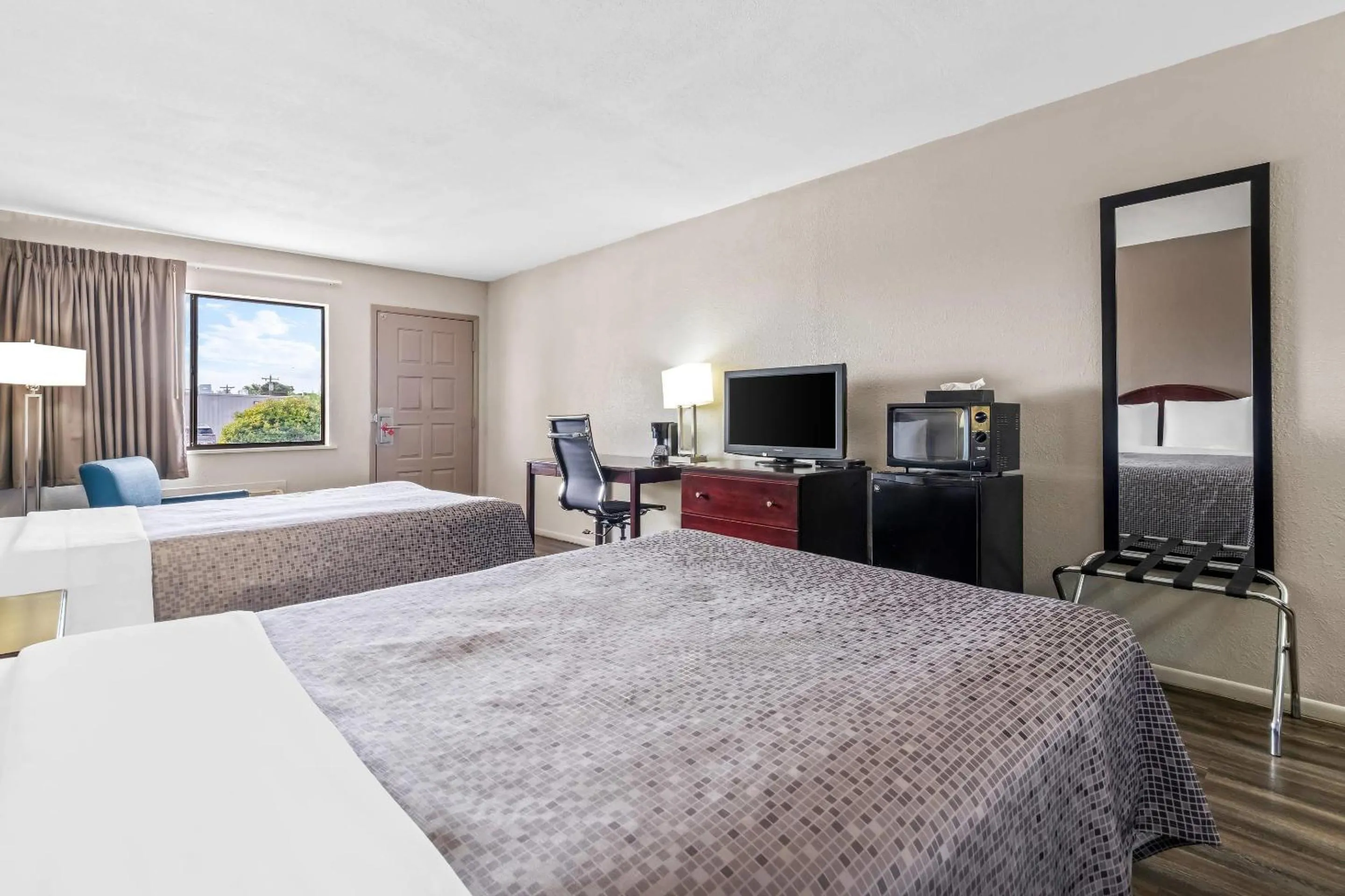 Bedroom, Bed in Econo Lodge Childress