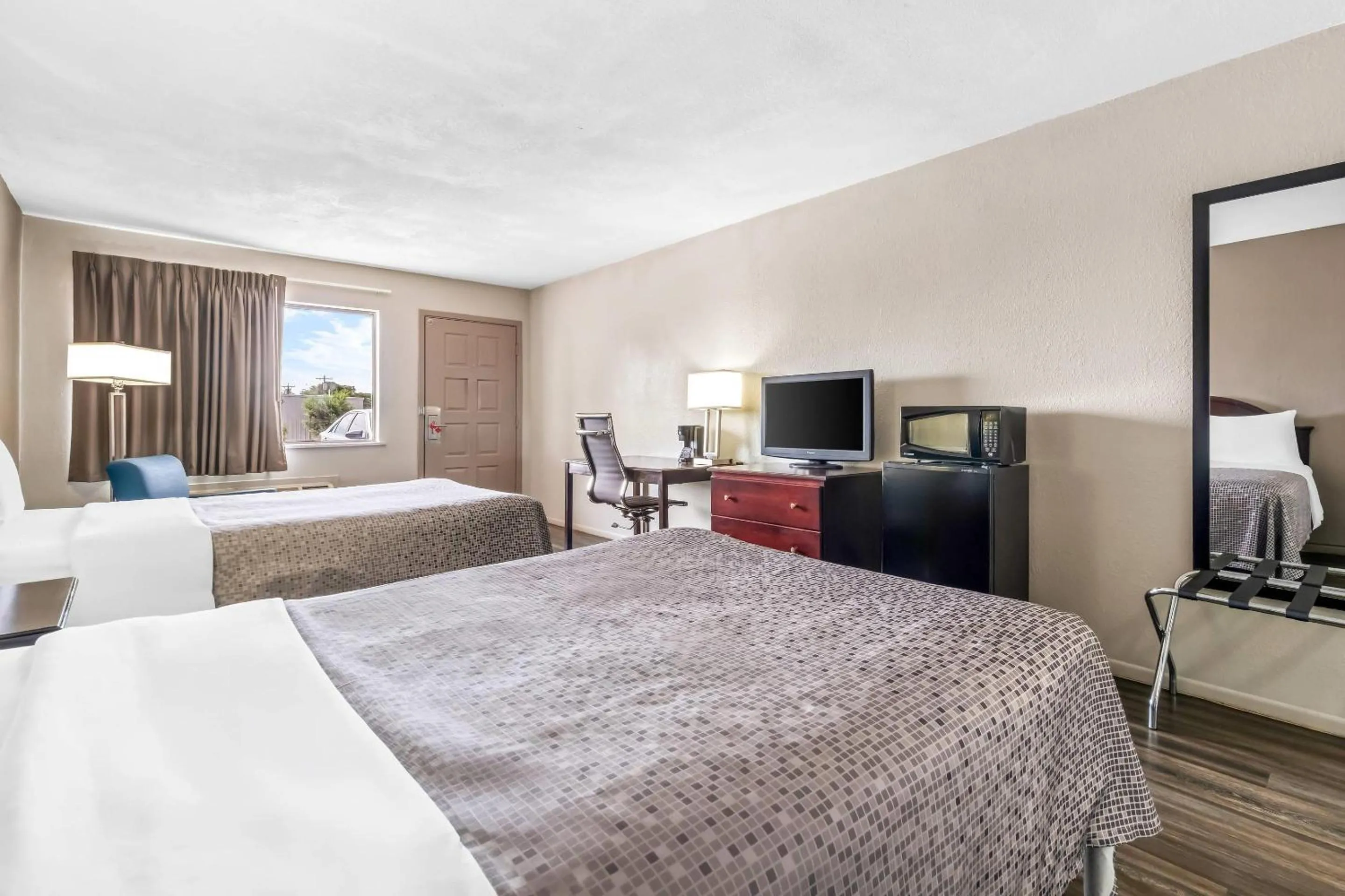 Bedroom, Bed in Econo Lodge Childress