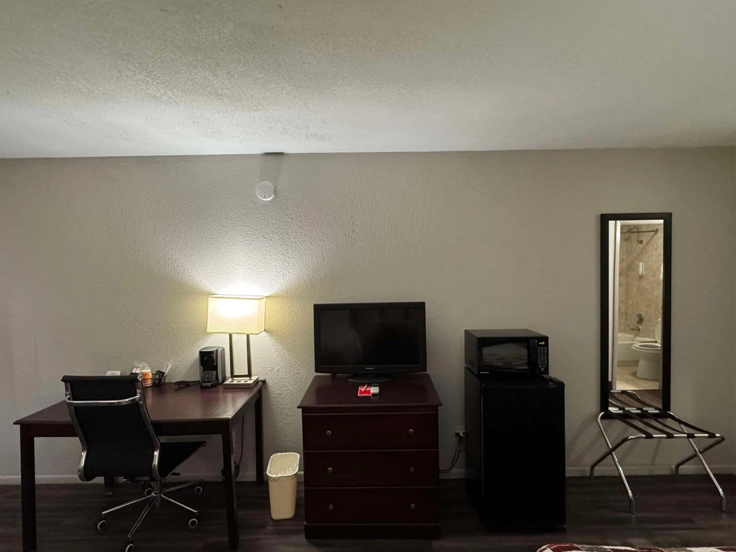 Bedroom in Econo Lodge Childress