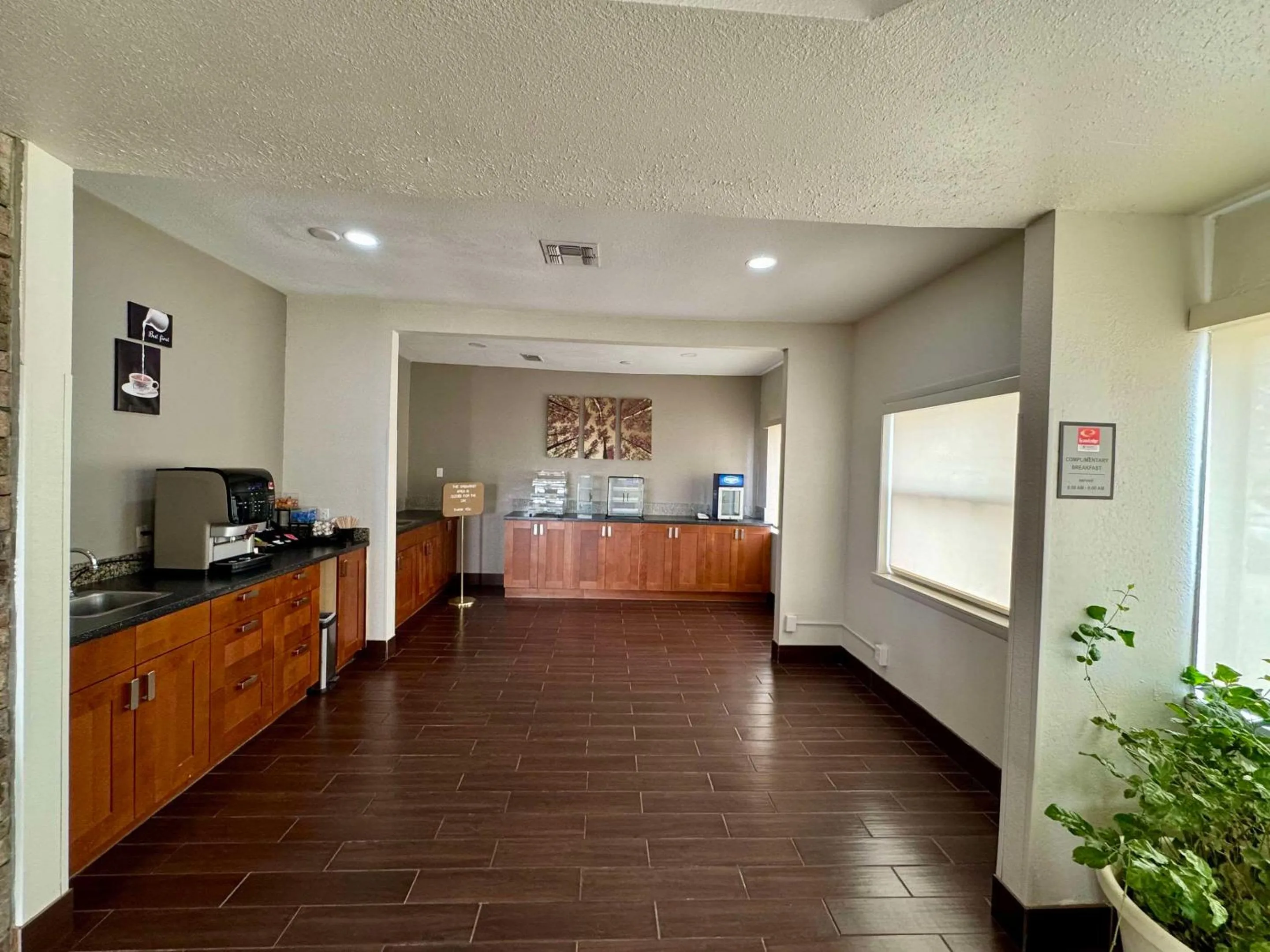 Breakfast in Econo Lodge Childress