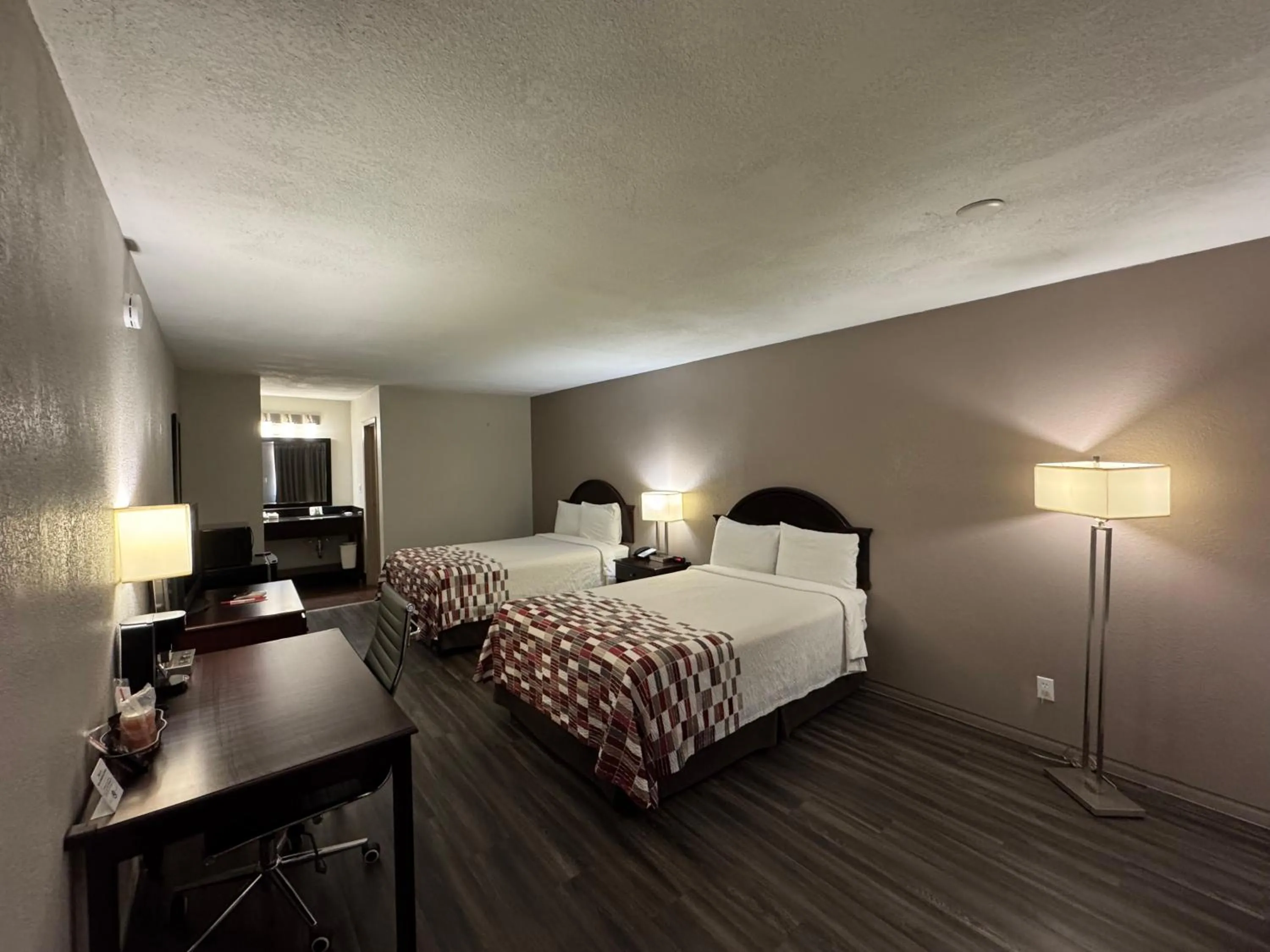 Bed in Econo Lodge Childress