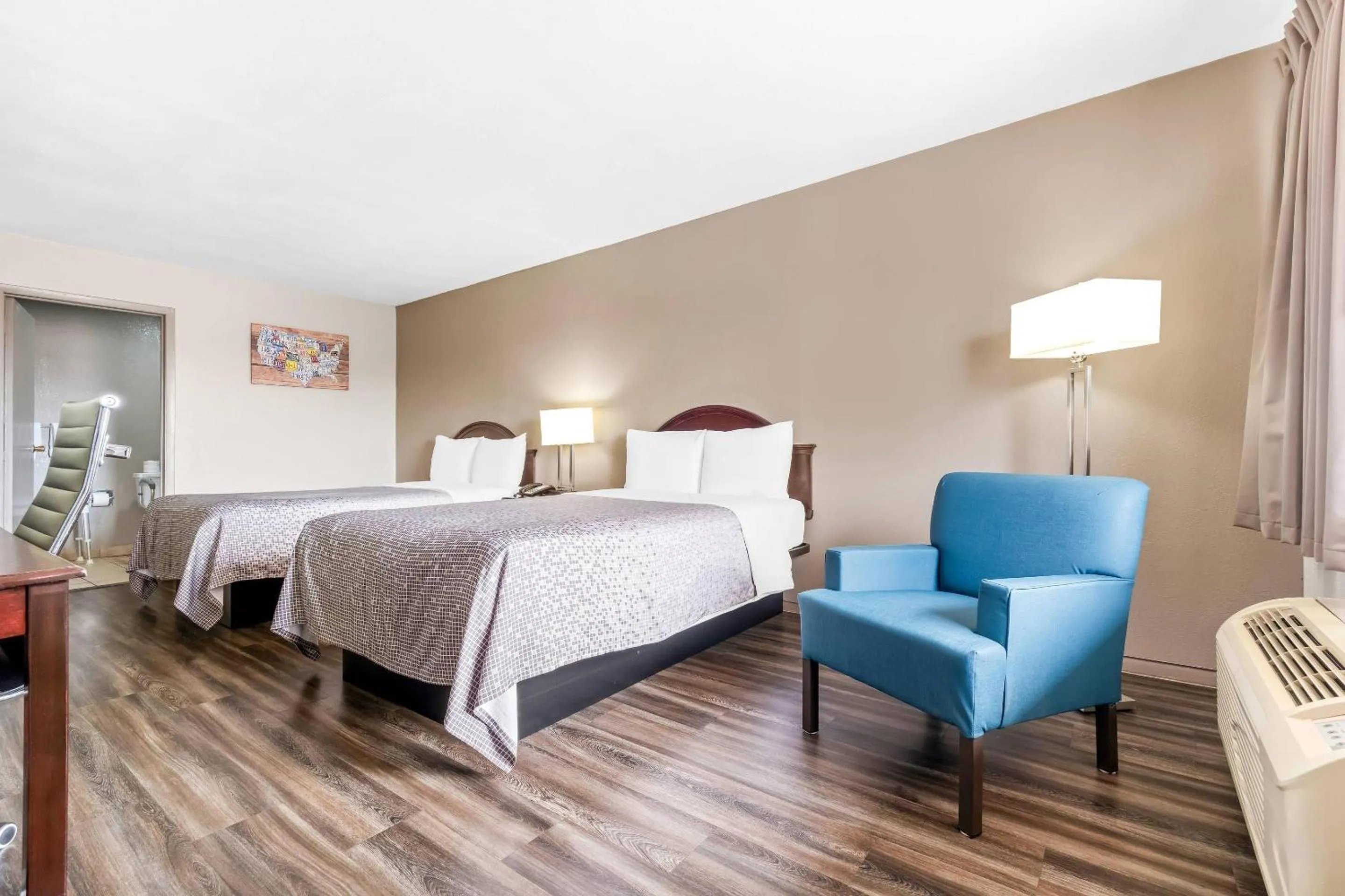 Bedroom, Bed in Econo Lodge Childress