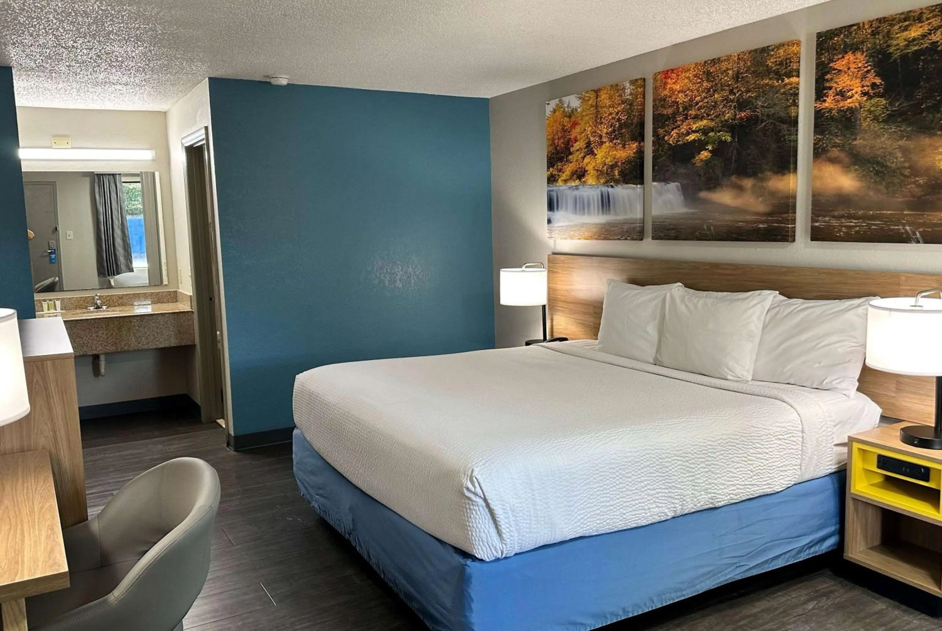 Photo of the whole room, Bed in Days Inn by Wyndham Columbia NE Fort Jackson