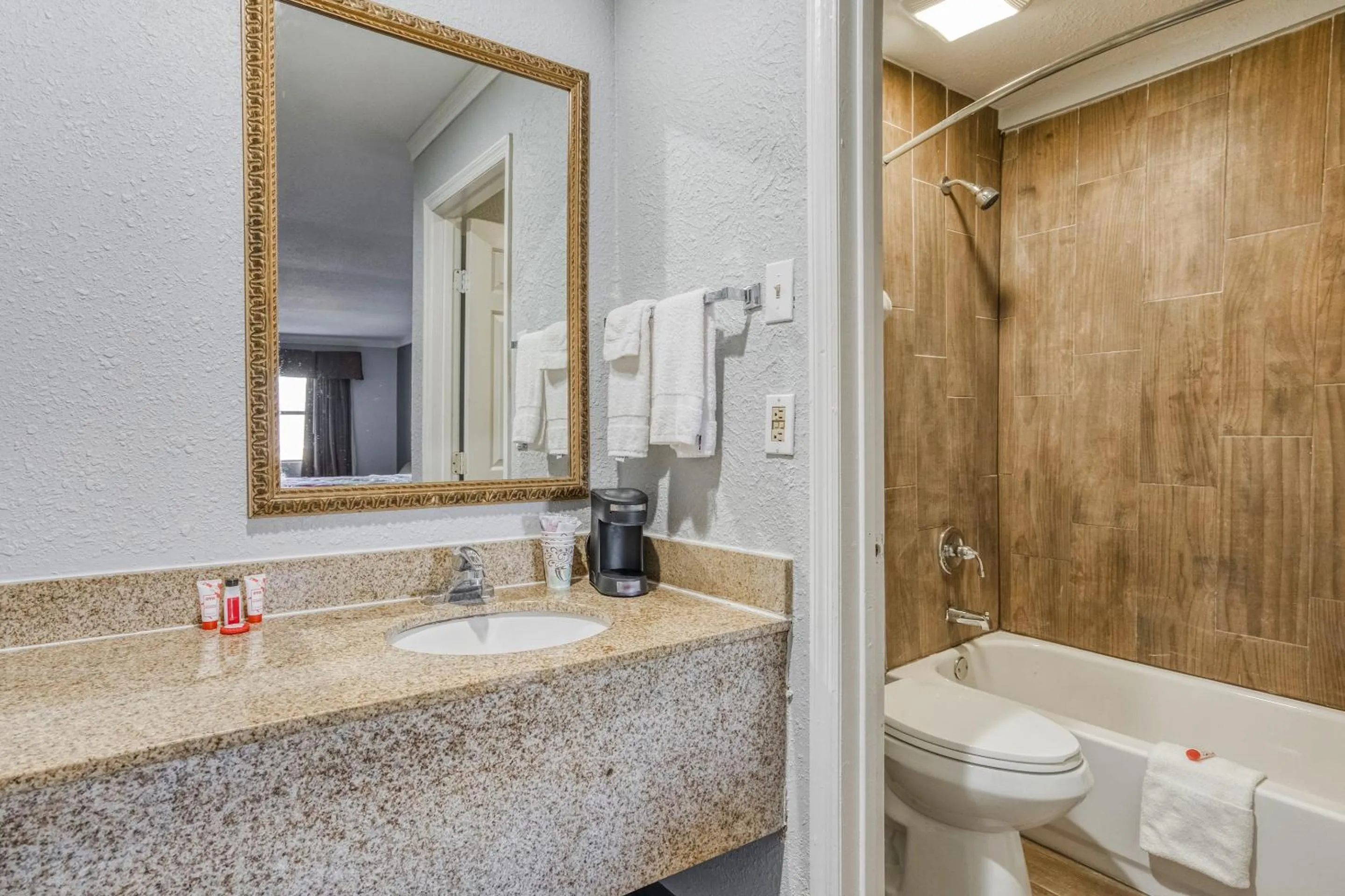 Bathroom in OYO Hotel Pineville LA Hwy 165