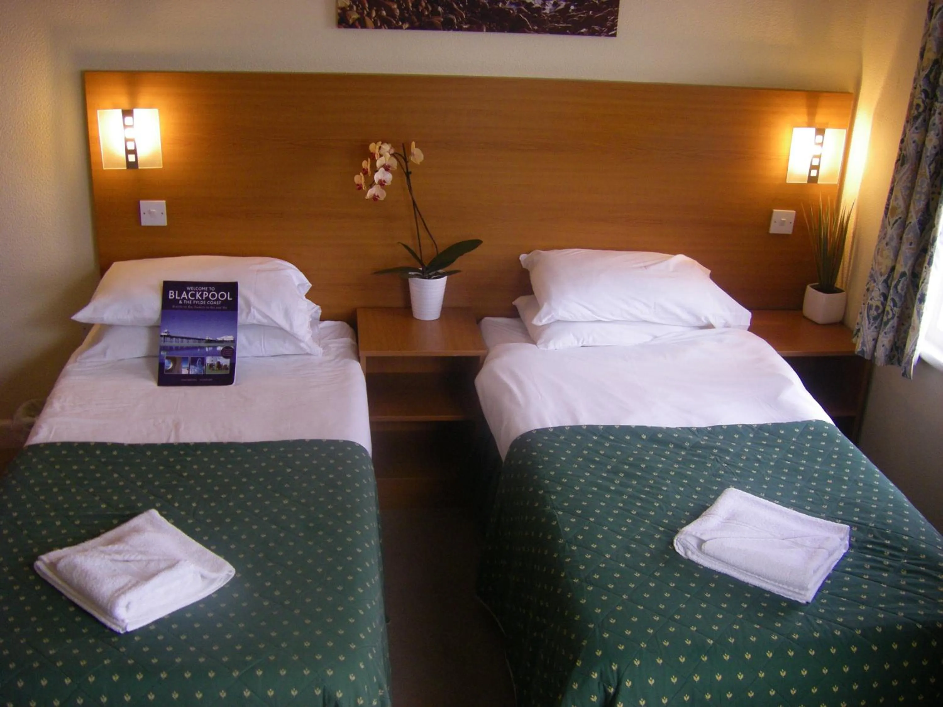 Bed in The Waldorf - Near Pleasure Beach & Sandcastle