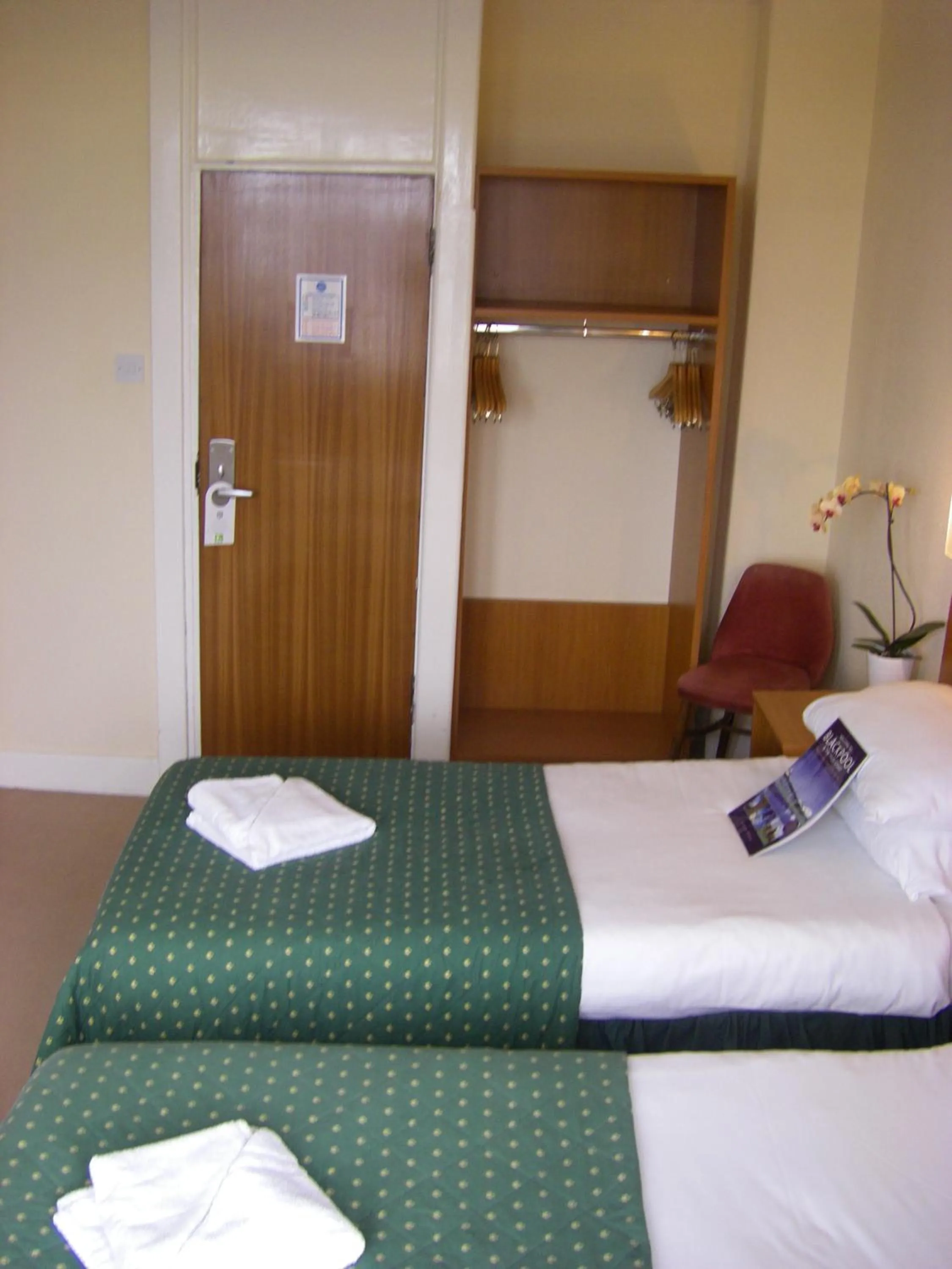 Bed in The Waldorf - Near Pleasure Beach & Sandcastle