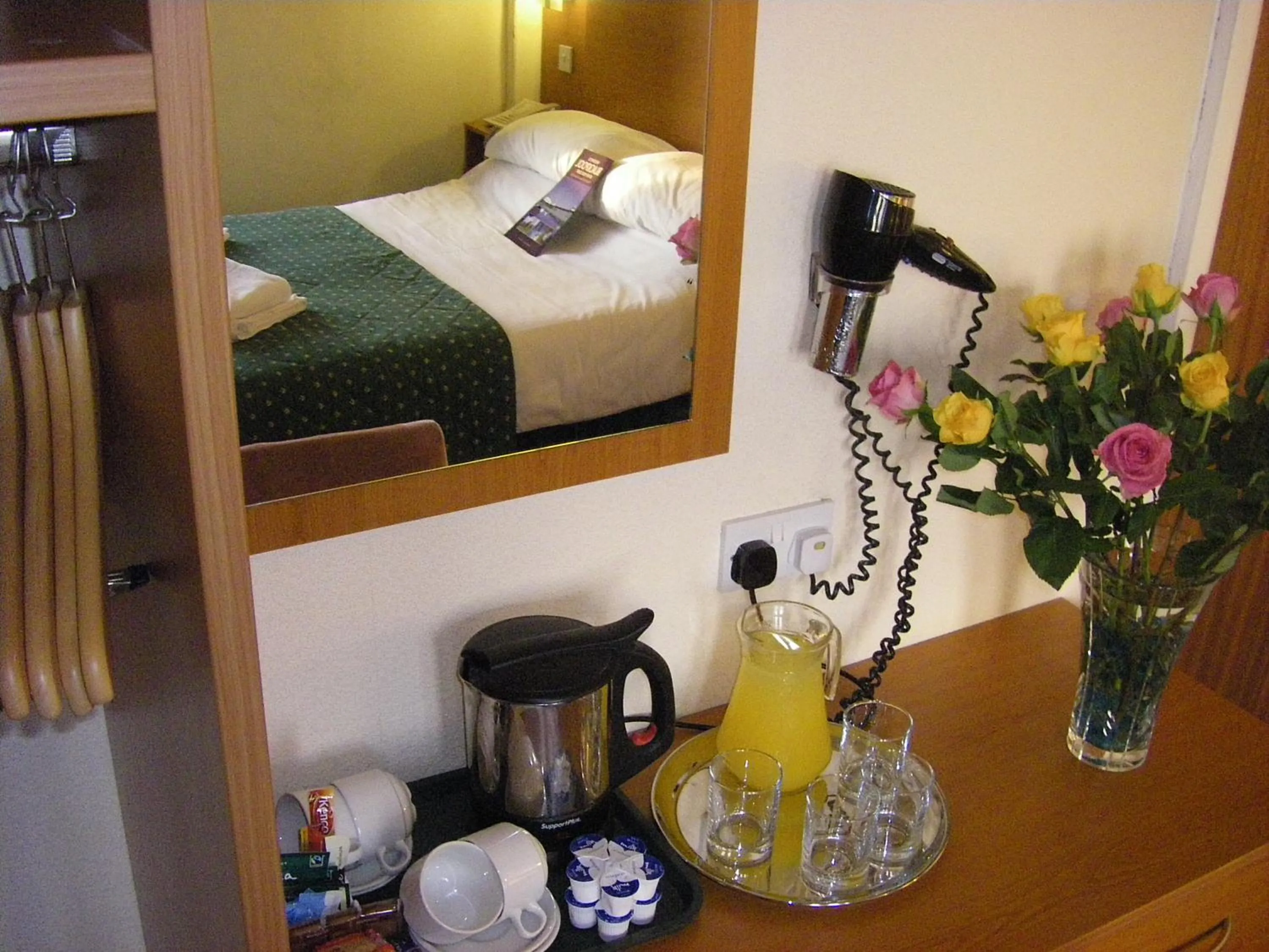 Coffee/tea facilities in The Waldorf - Near Pleasure Beach & Sandcastle