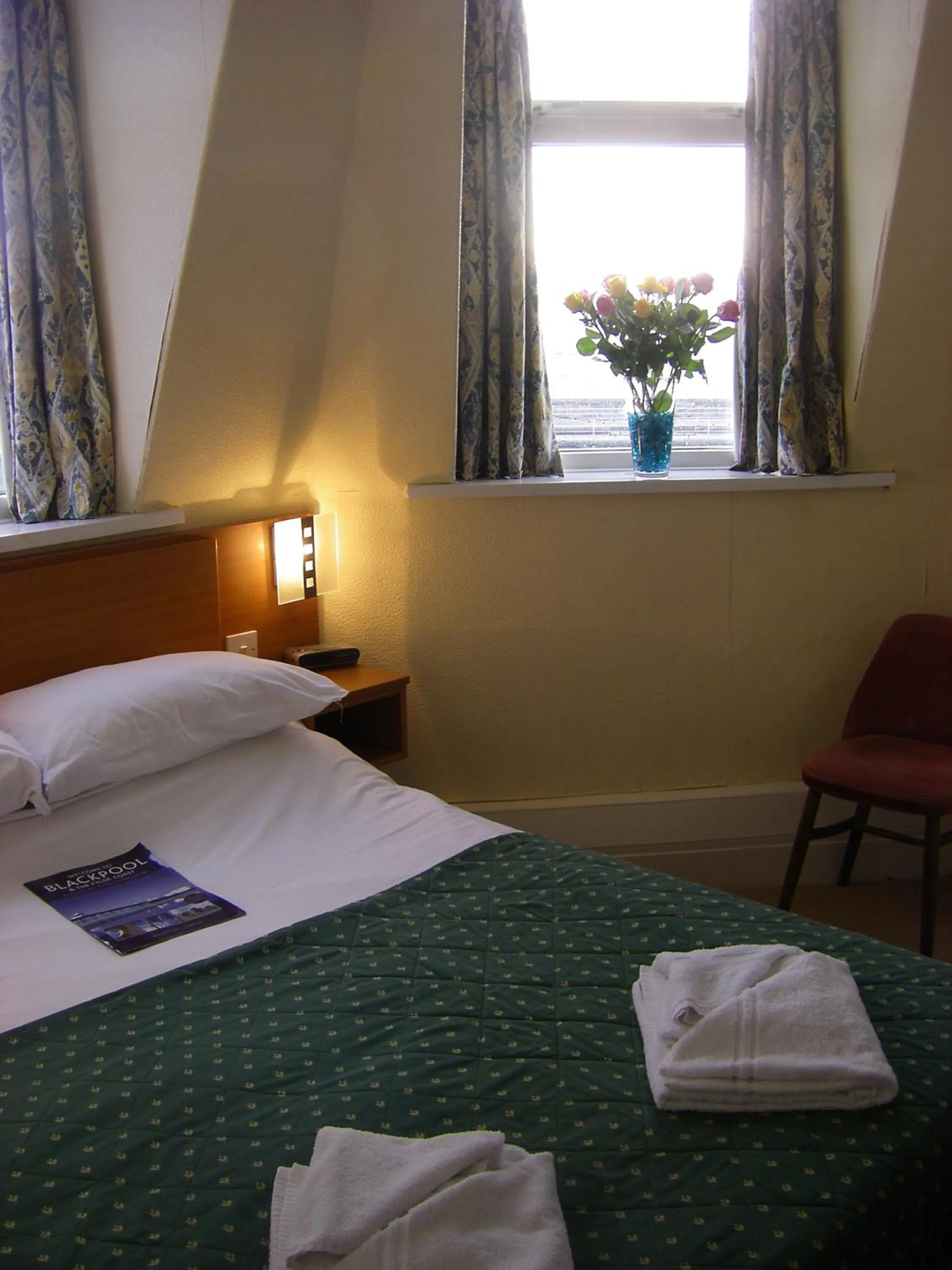 Bed in The Waldorf - Near Pleasure Beach & Sandcastle