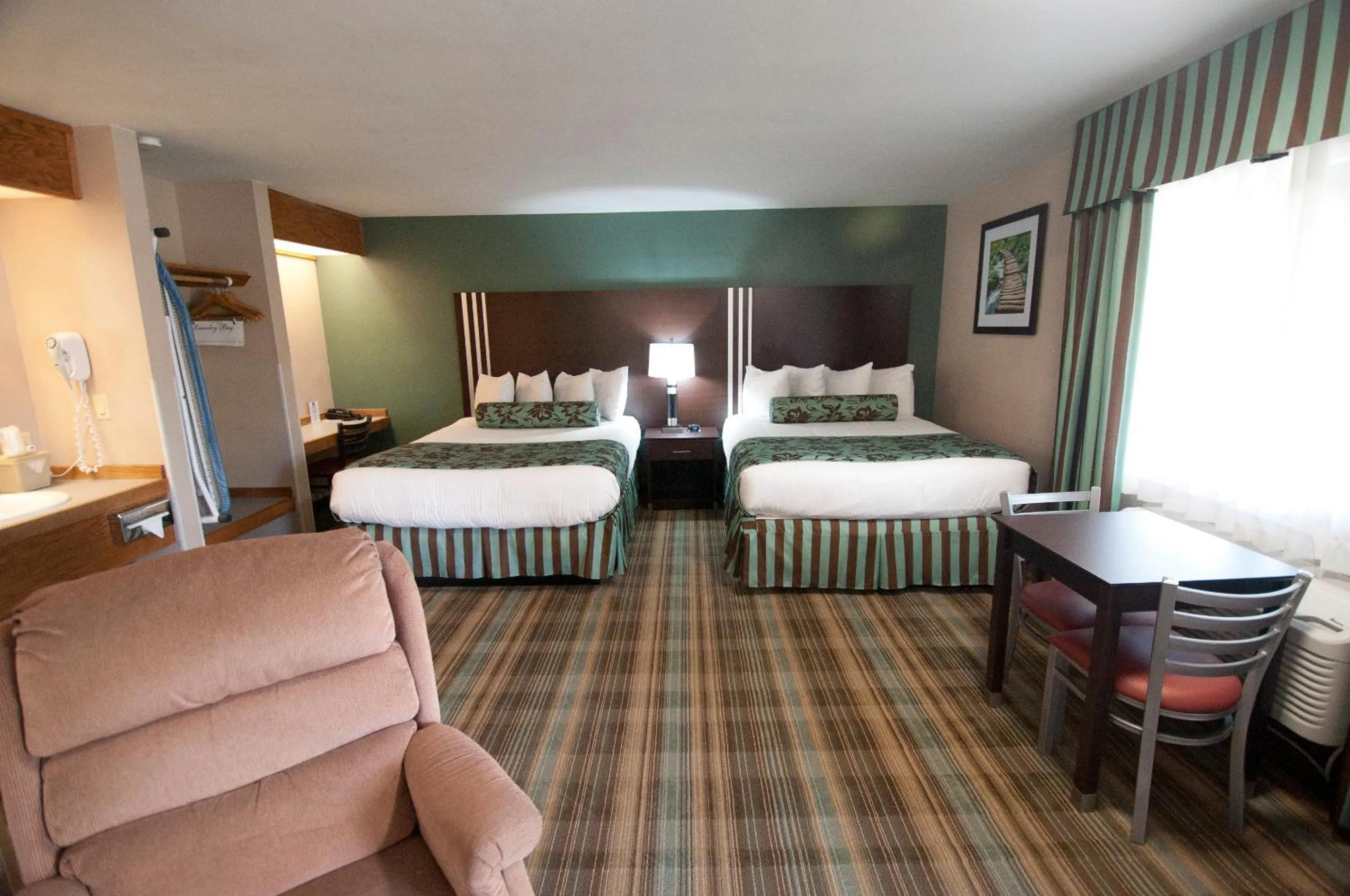 Photo of the whole room, Bed in Flagship Inn of Ashland