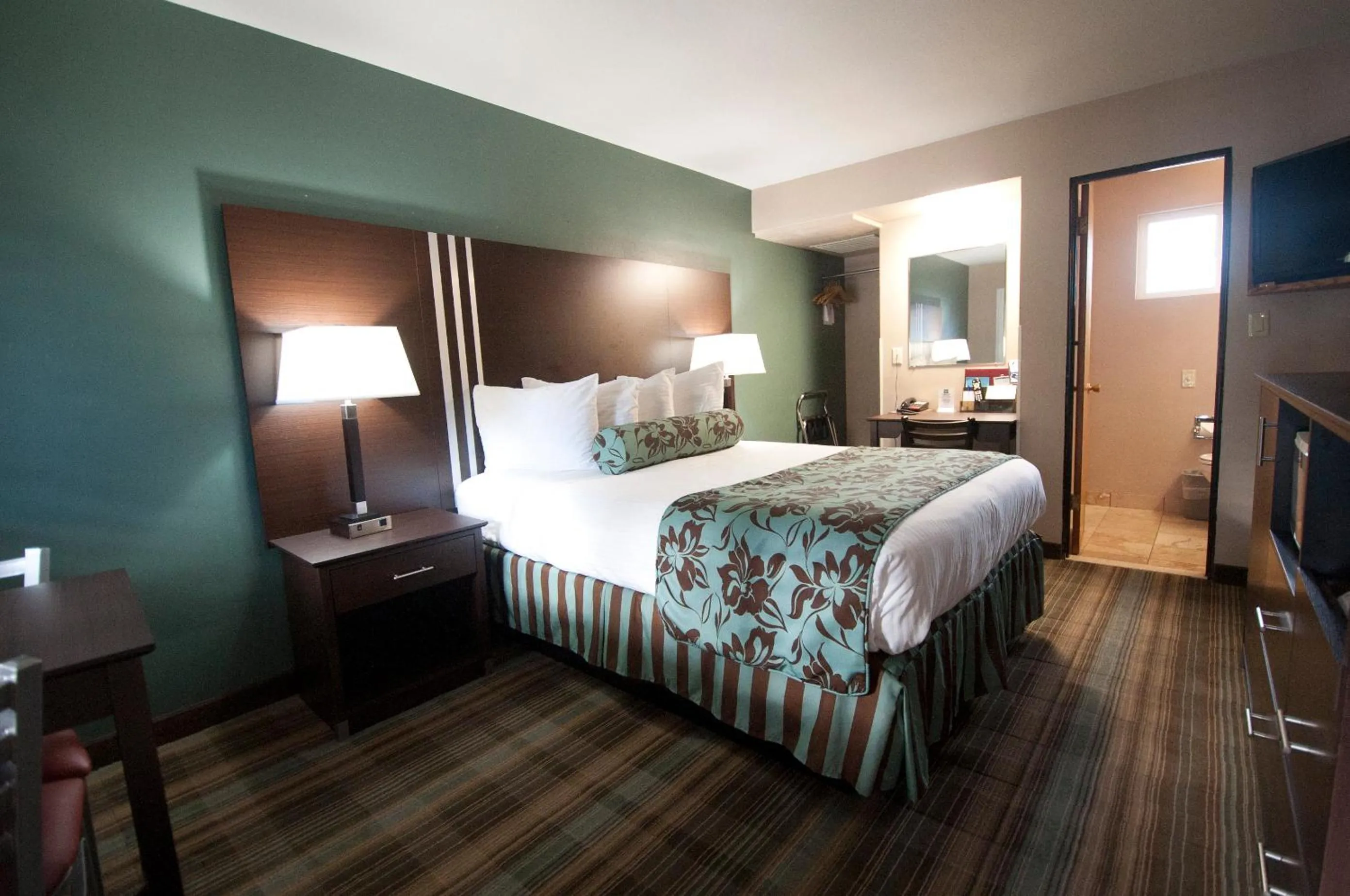 Bed in Flagship Inn of Ashland