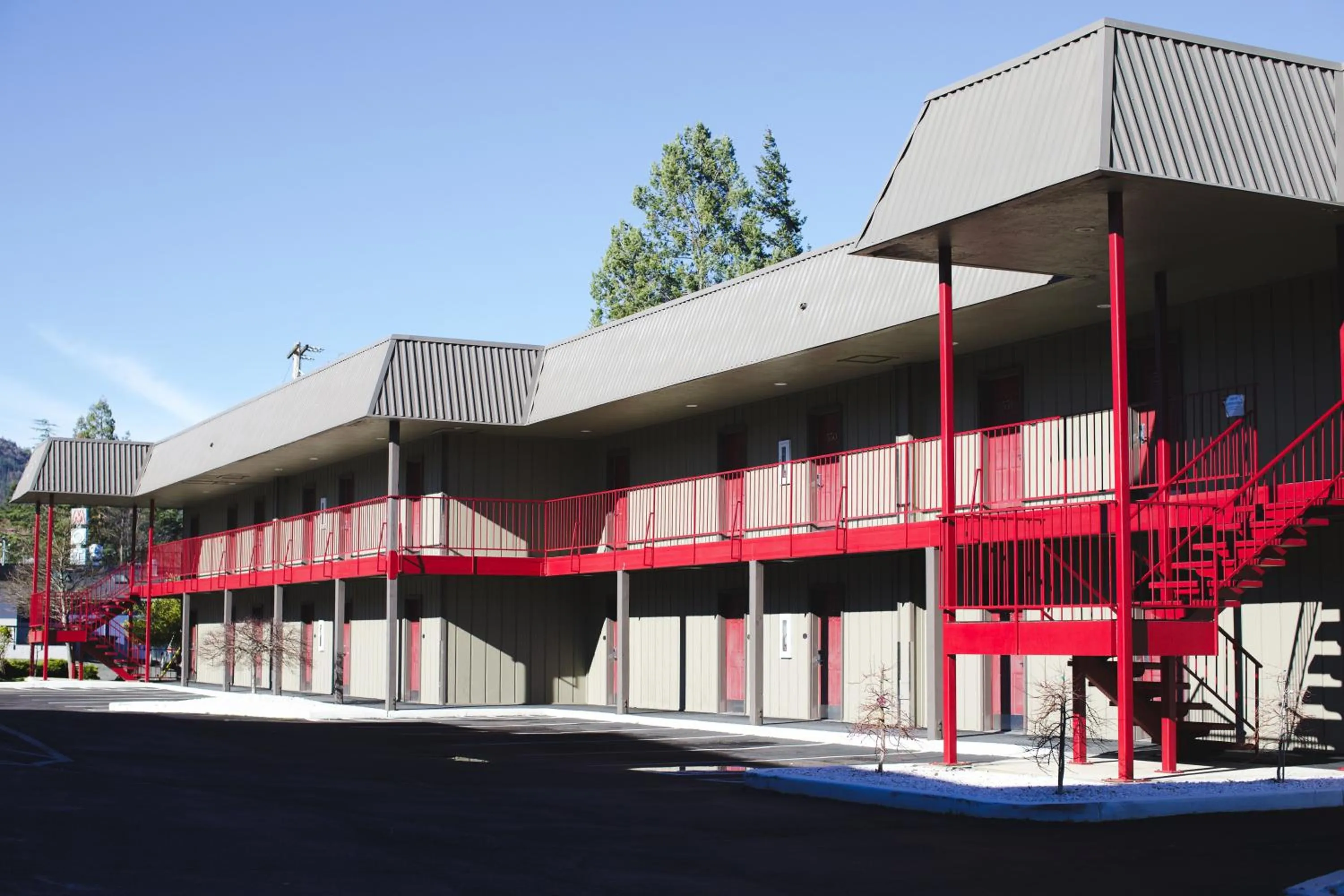 Property building in Flagship Inn of Ashland