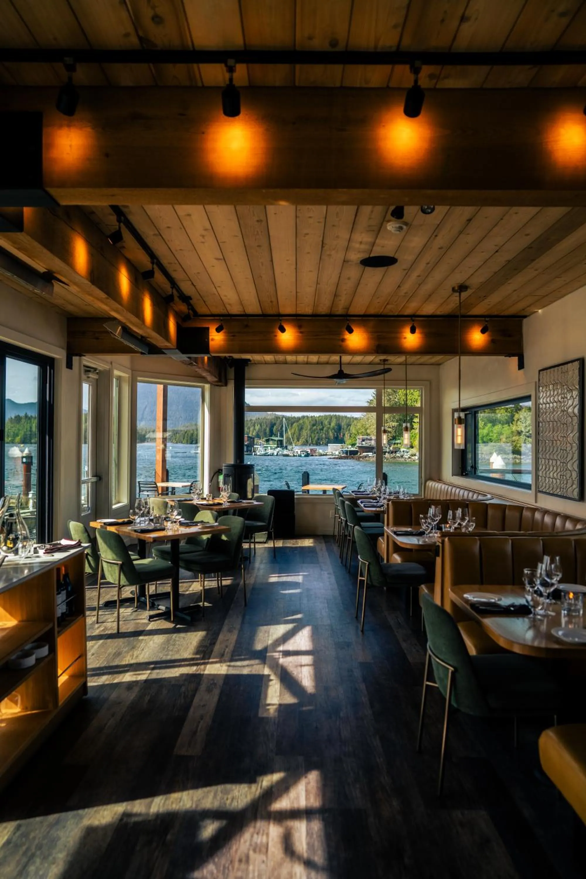 Restaurant/places to eat in Tofino Resort + Marina