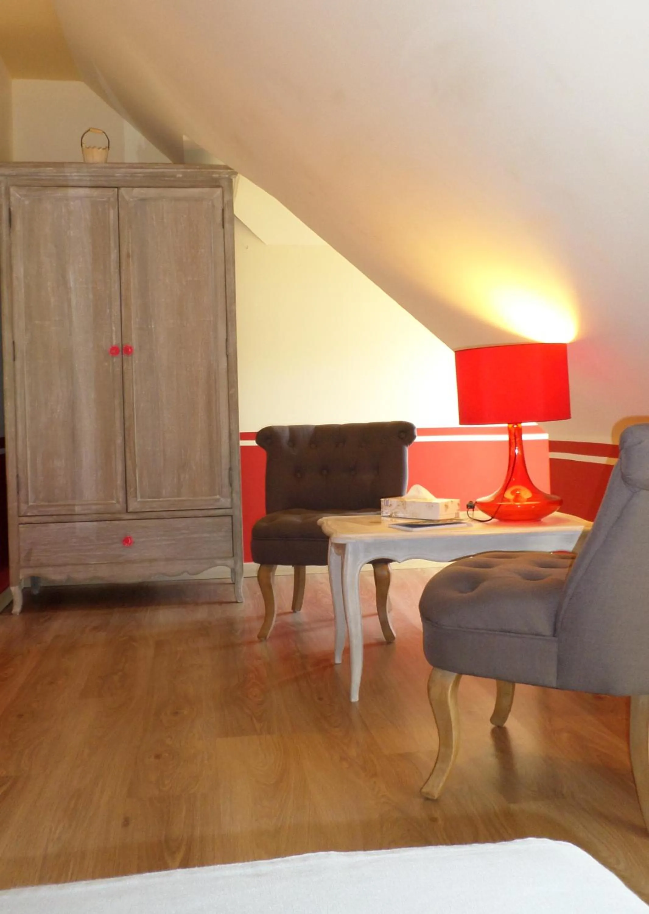 Living room, Bed in Chambres d'Hôtes La Rompardais